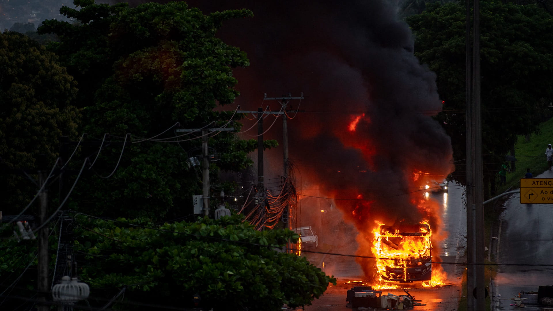 حريق هائل يلتهم حافلة في الهند ويقضي على 20 شخصاً ويصيب 15 بجروح 