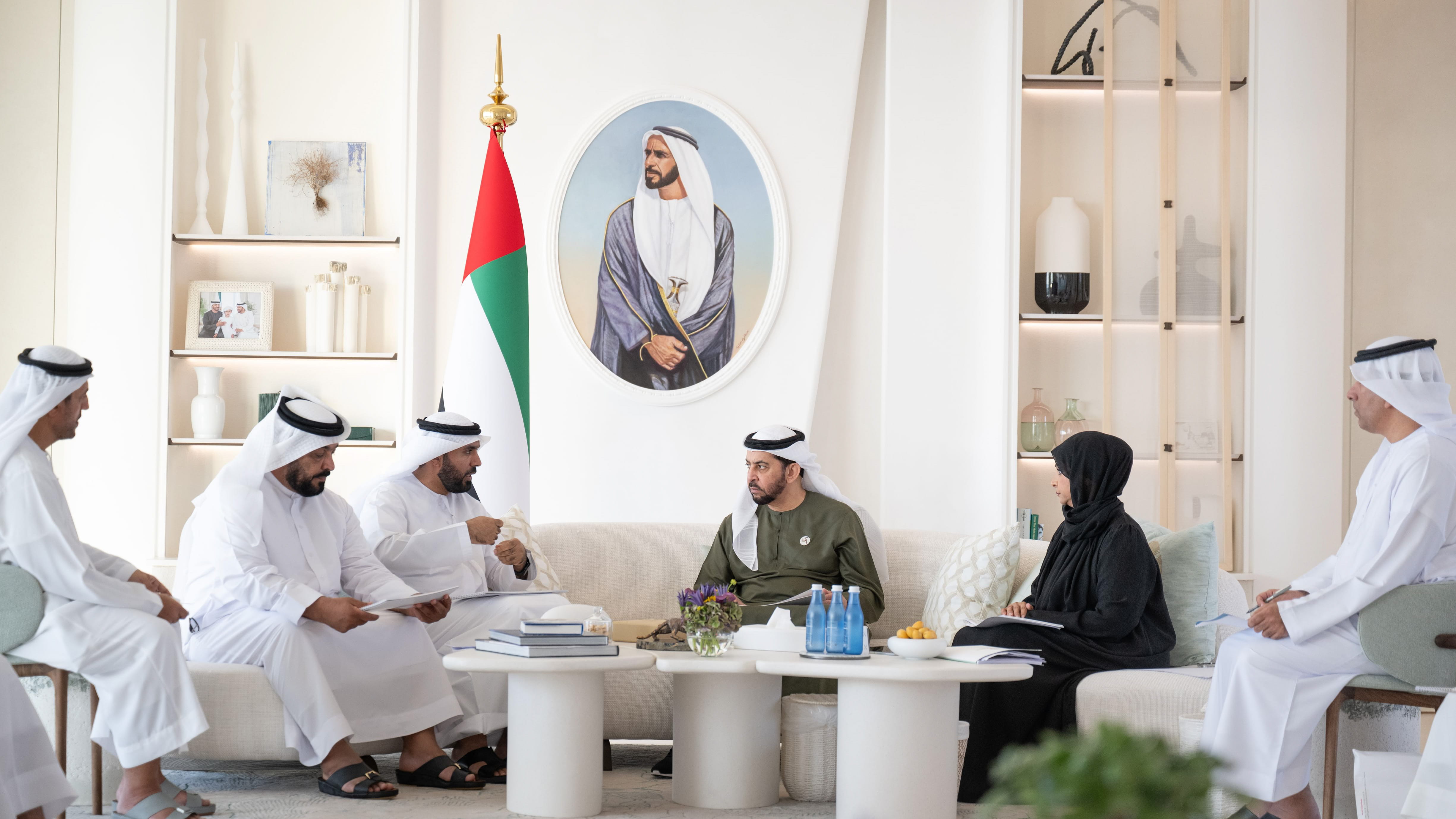 حمدان بن زايد يطلع على مشاريع هيئة أبوظبي للزراعة في منطقة الظفرة 