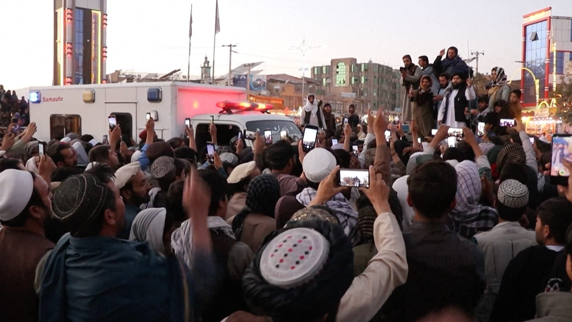 مع مقتل عشرات على الحدود..باكستان وأفغانستان تتفقان على هدنة مؤقتة