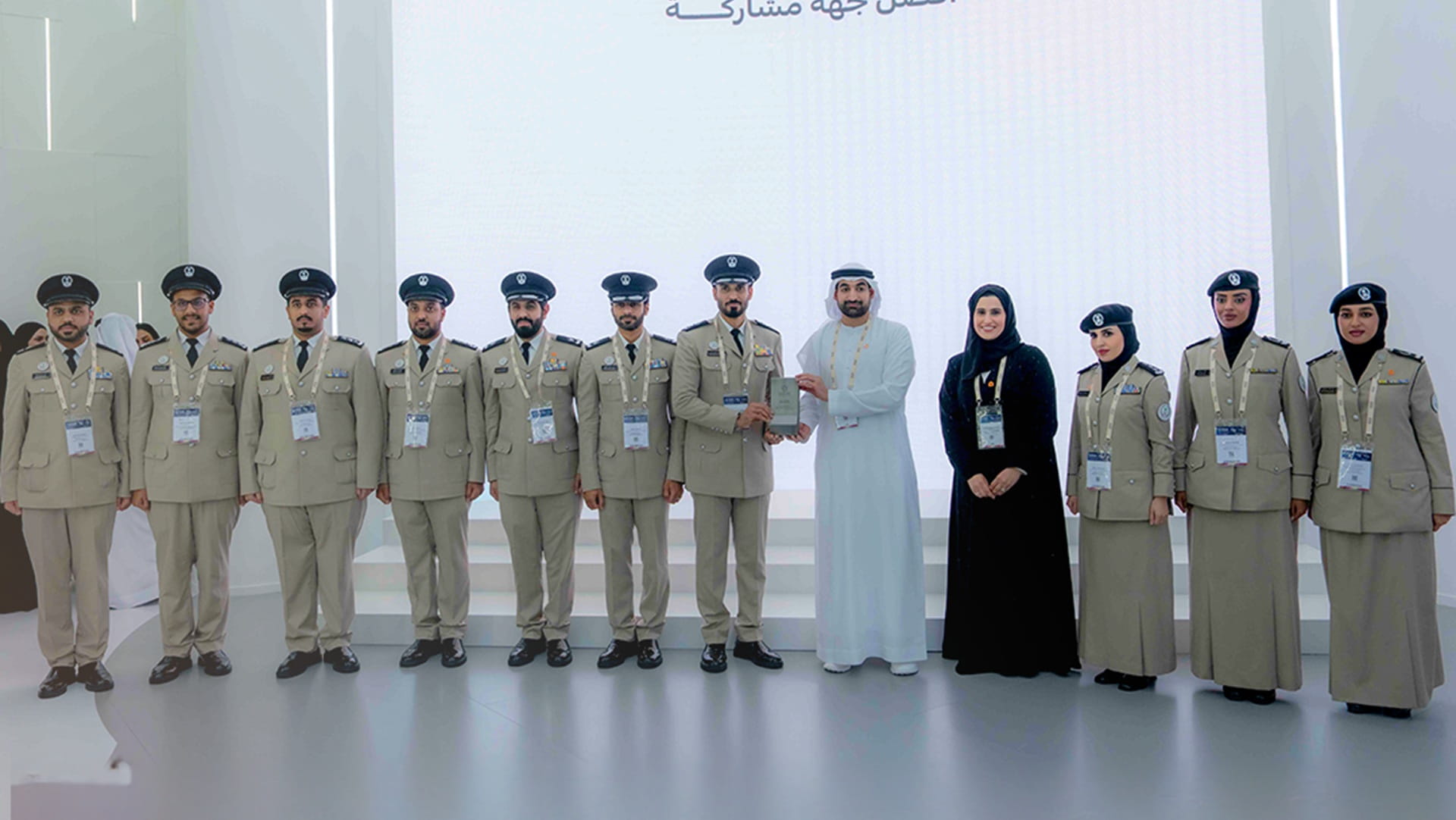 شرطة الشارقة تحصد جائزة أفضل جهة مشاركة لريادتها التقنية في جيتكس