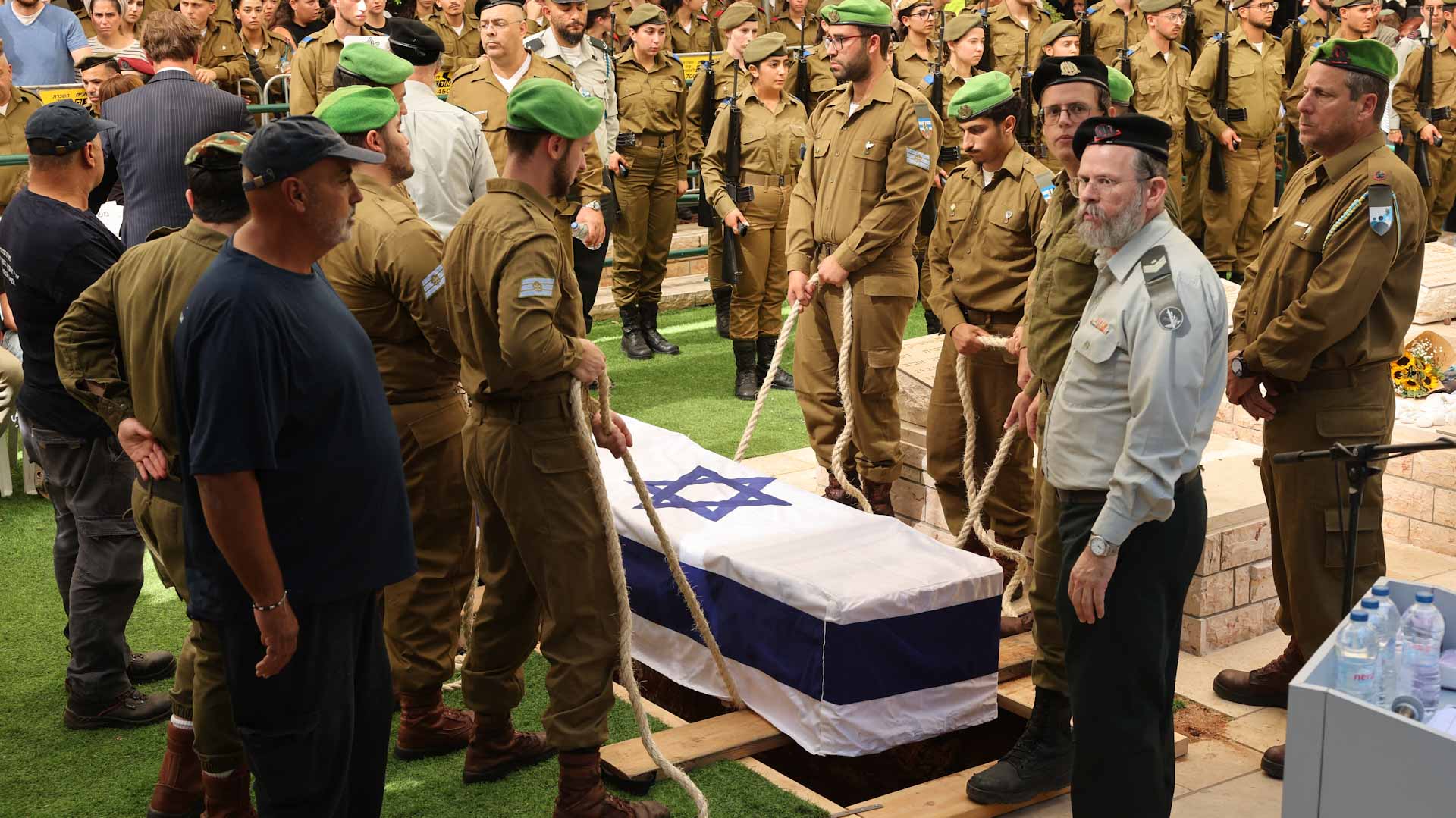 تل أبيب تعلن التحقق من جثمان رهينة أعادته حماس من غزة 