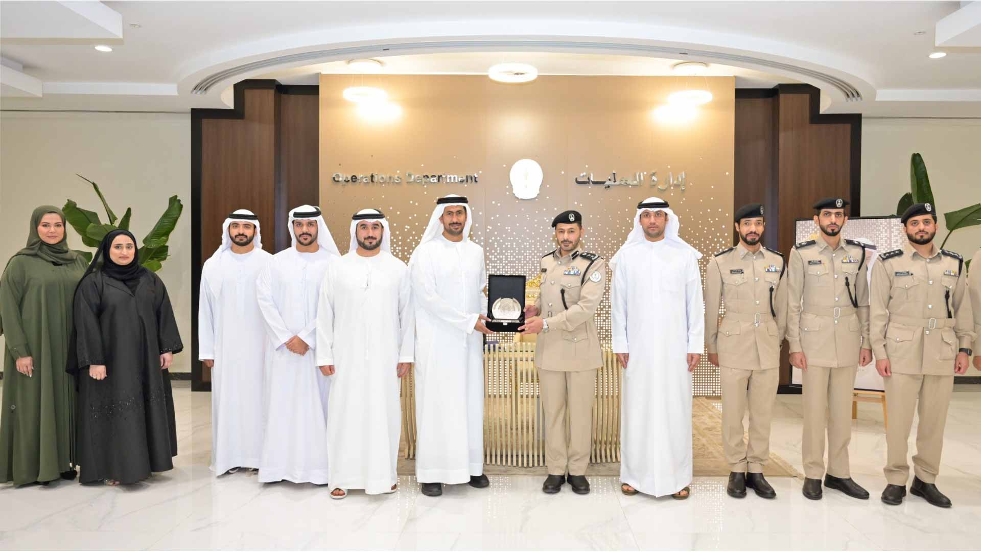 وفد هيئة مطار الشارقة يطلع على مهام مركز العمليات بشرطة الإمارة 