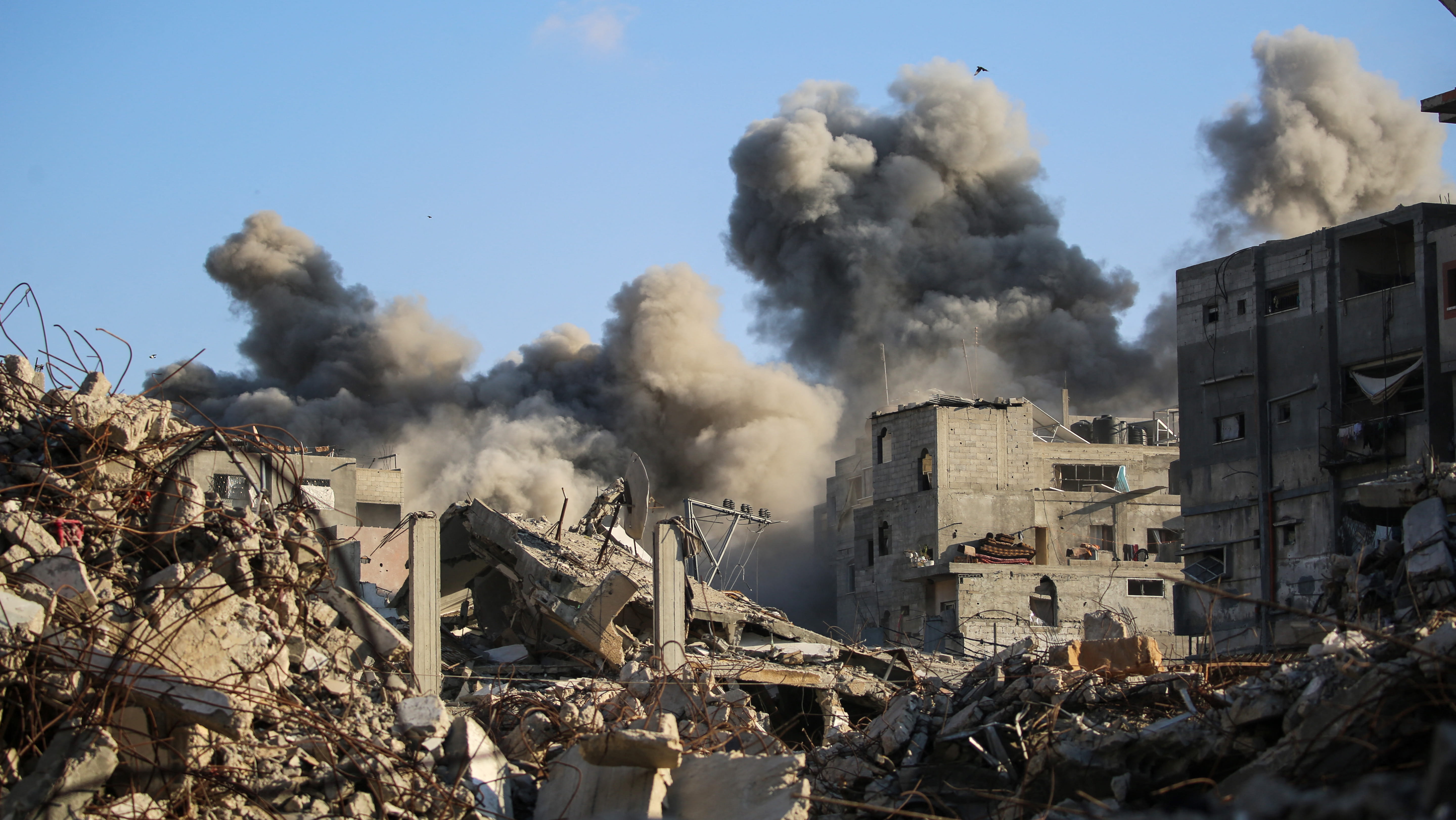 مقتل جنديين إسرائيليين واستشهاد 33 فلسطينياً وإصابة آخرين في غزة 