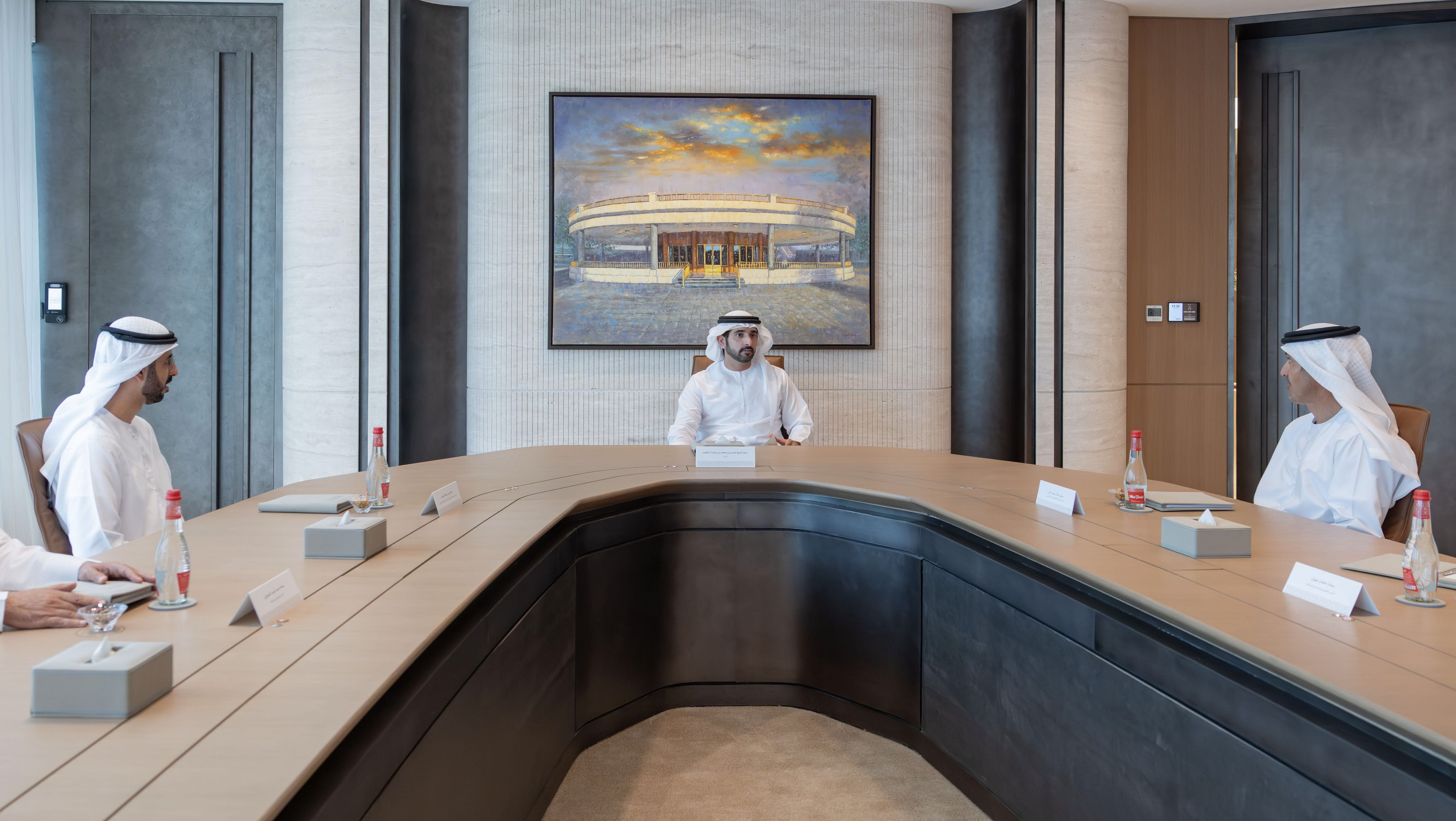 حمدان بن محمد: نسخر الذكاء الاصطناعي لتقديم خدمات نوعية وابتكارية 