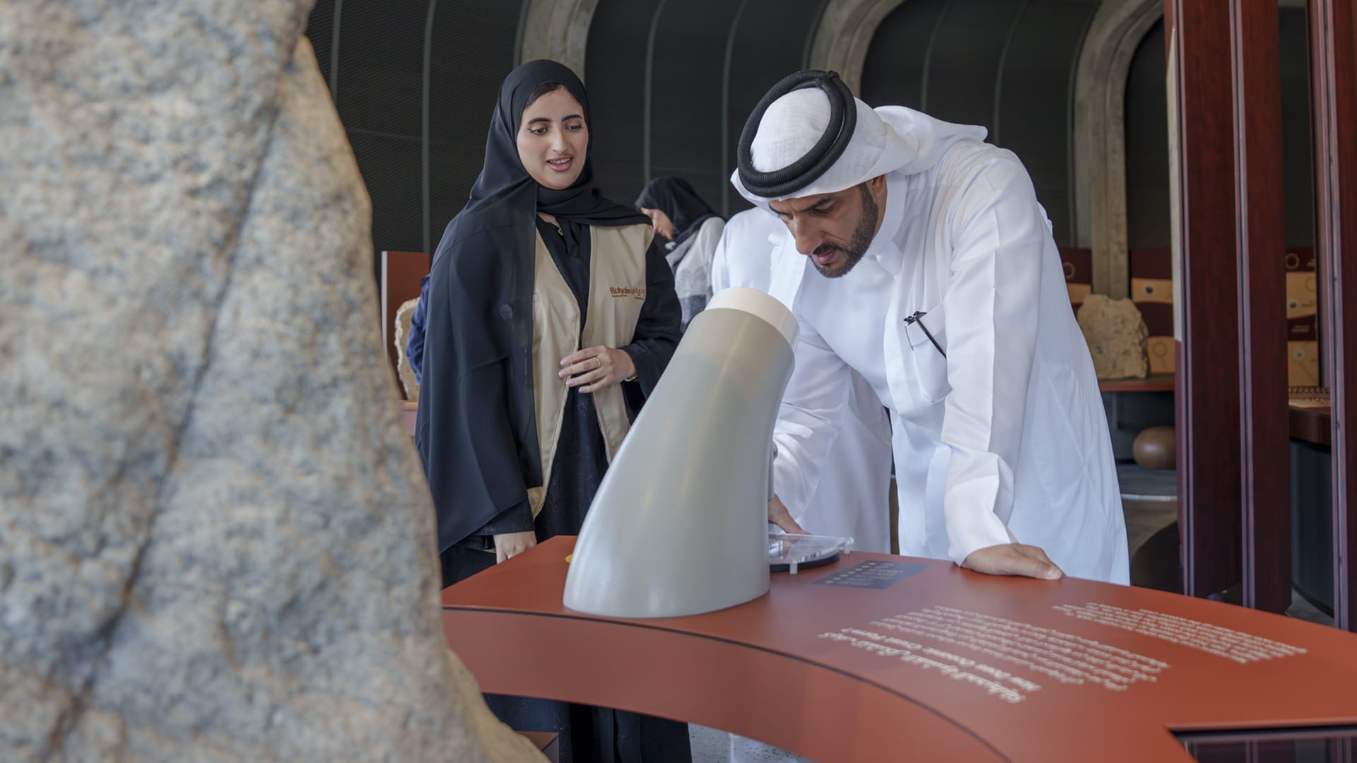 سلطان بن أحمد القاسمي يشيد بإنجازات المؤسسات الإعلامية في الشارقة