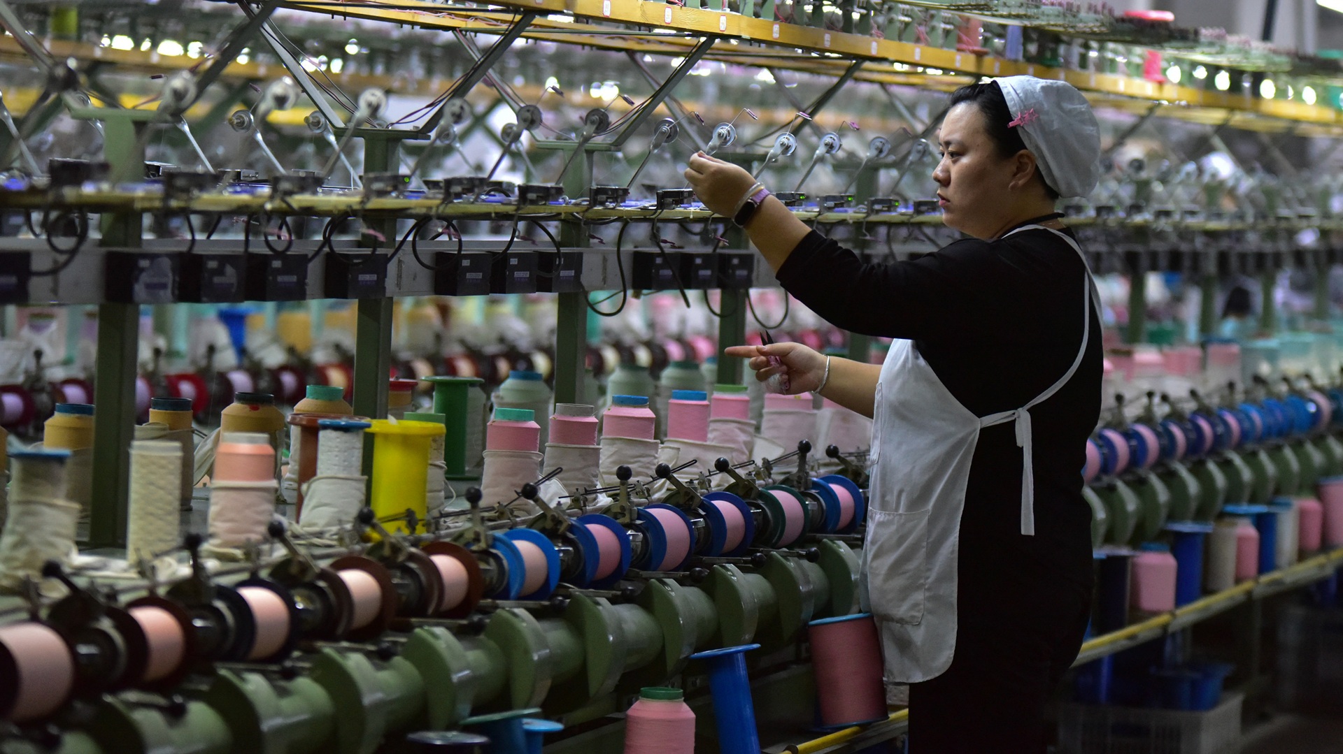 China’s economic growth falls below 5% as domestic demand weakens 