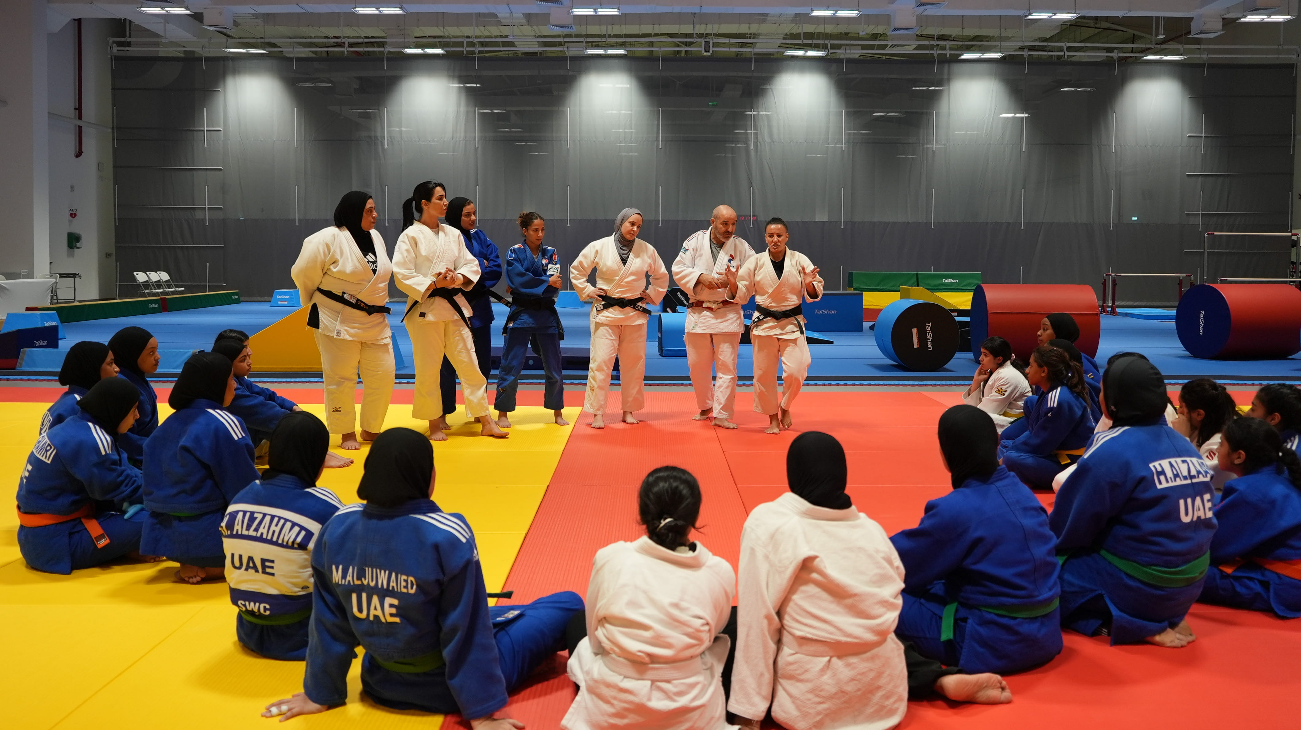 مؤسسة الشارقة لرياضة المرأة تختتم دورة تدريبية نوعية في الجودو 