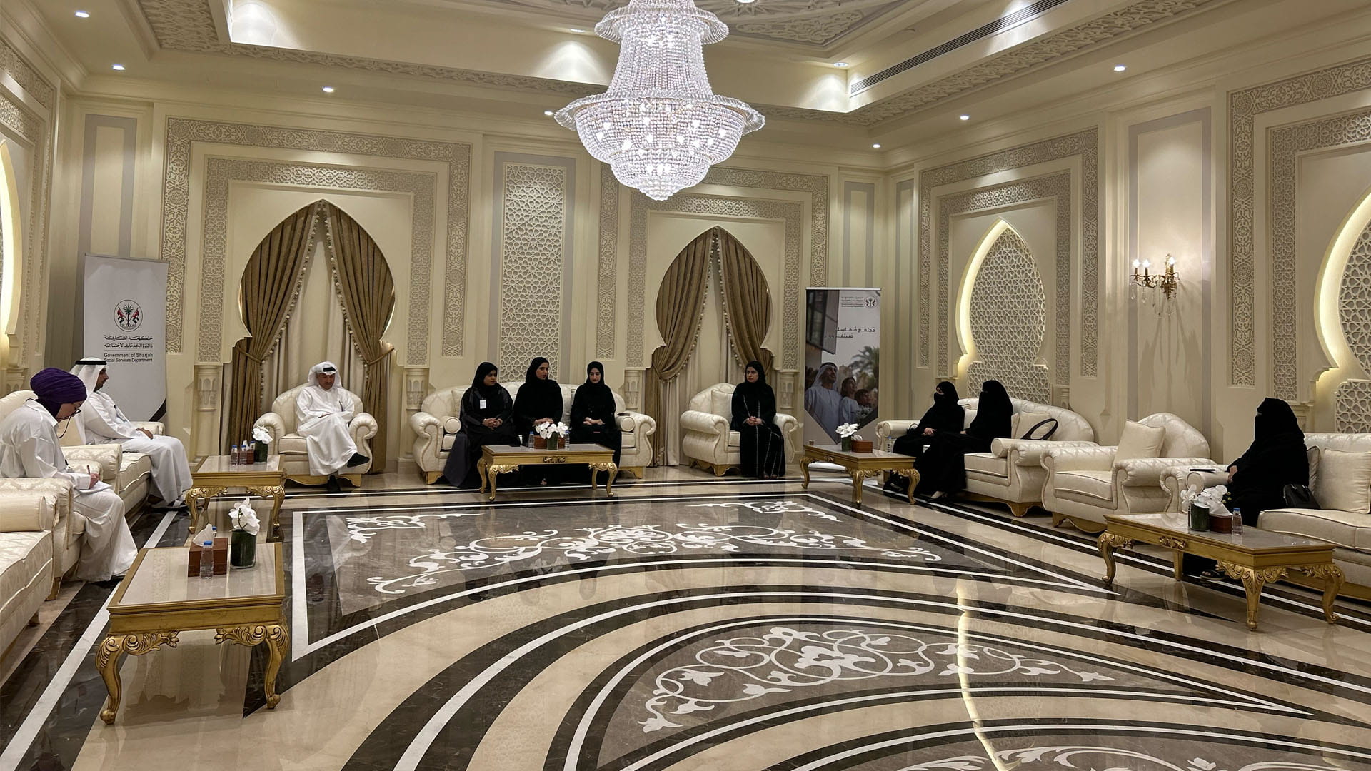 صورة بعنوان: "اجتماعية الشارقة" تستعرض مبادرات إدارة التثقيف بجلسة "نبض مجتمع" 