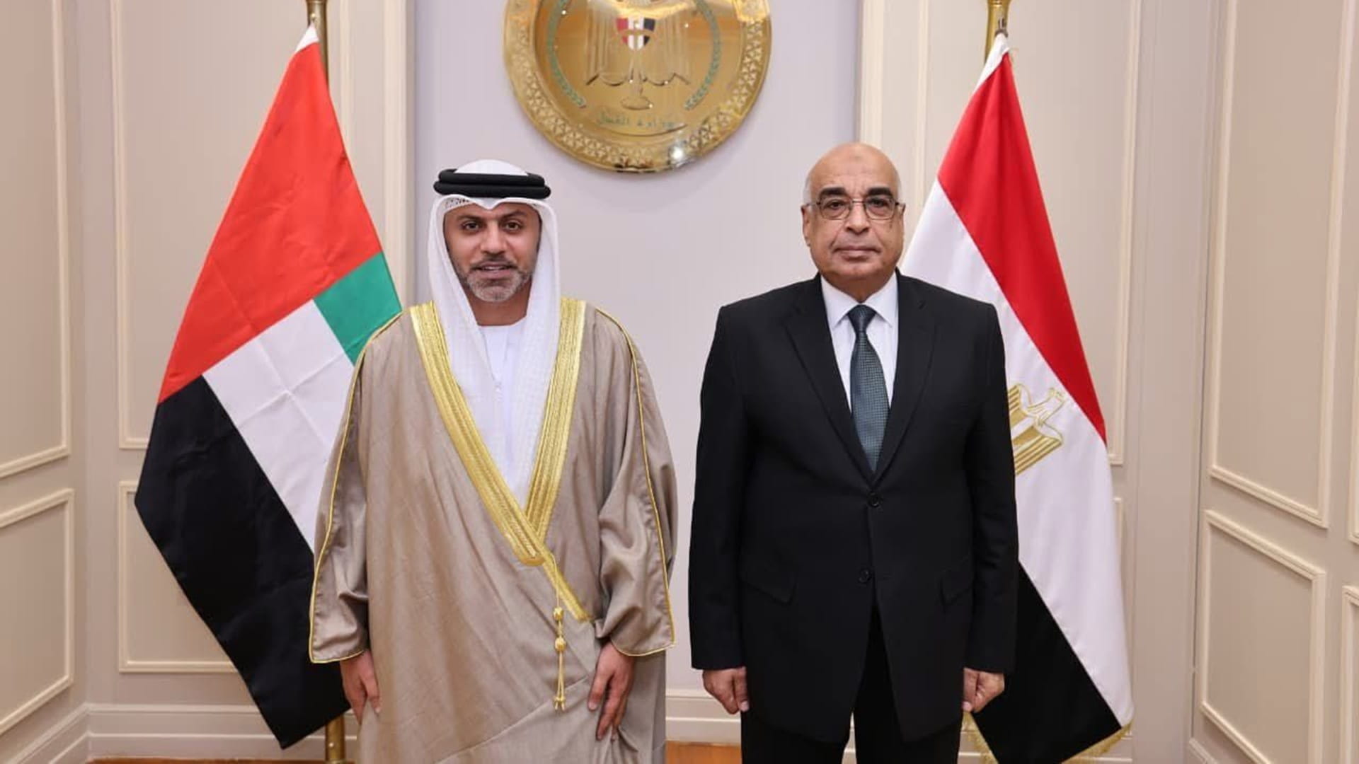 الإمارات ومصر تبحثان تعزيز التعاون في المجالات القانونية والقضائية 