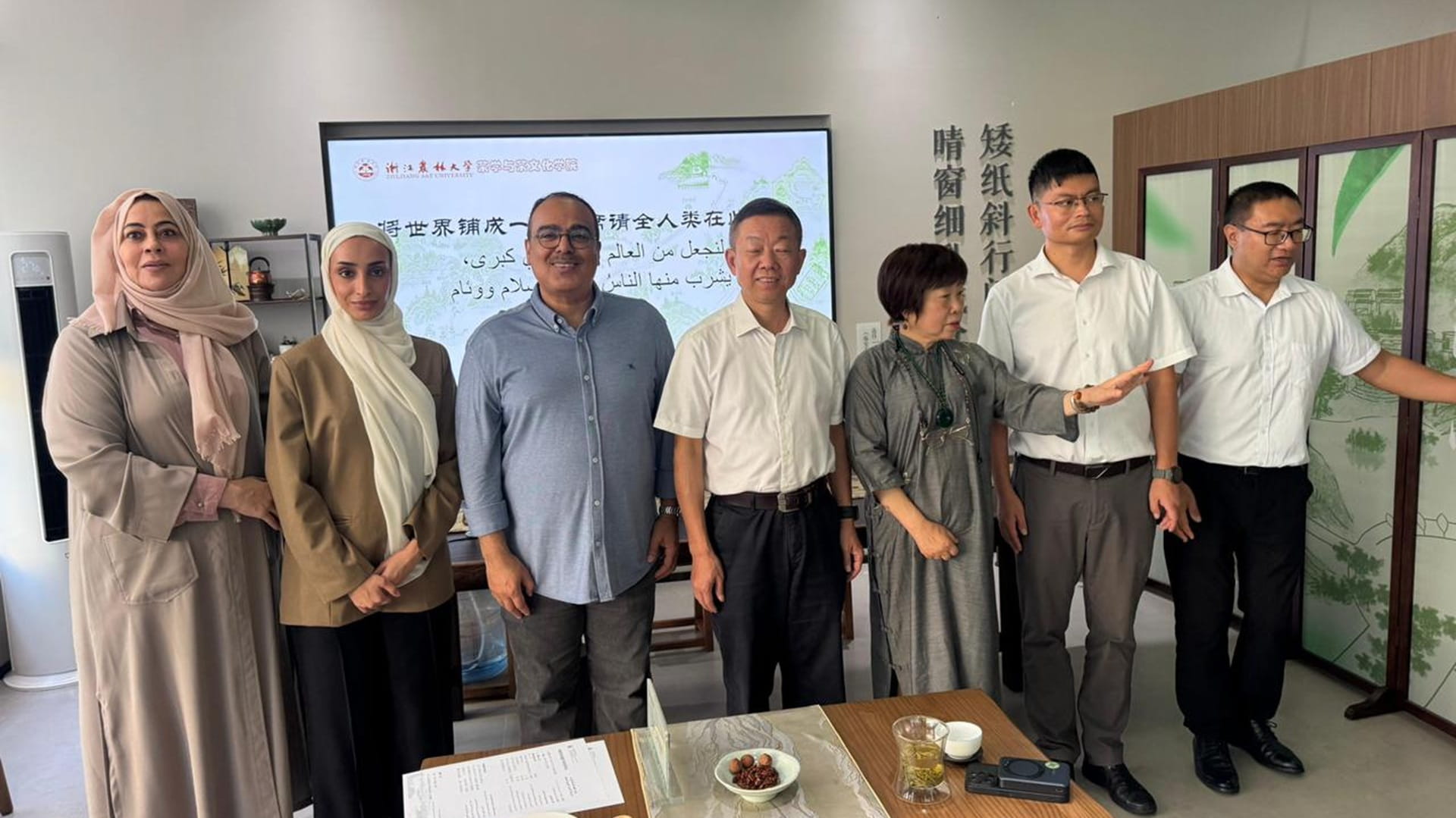 معهد الشارقة للتراث يبحث تعزيز التعاون مع جامعة تشجيانغ في الصين 