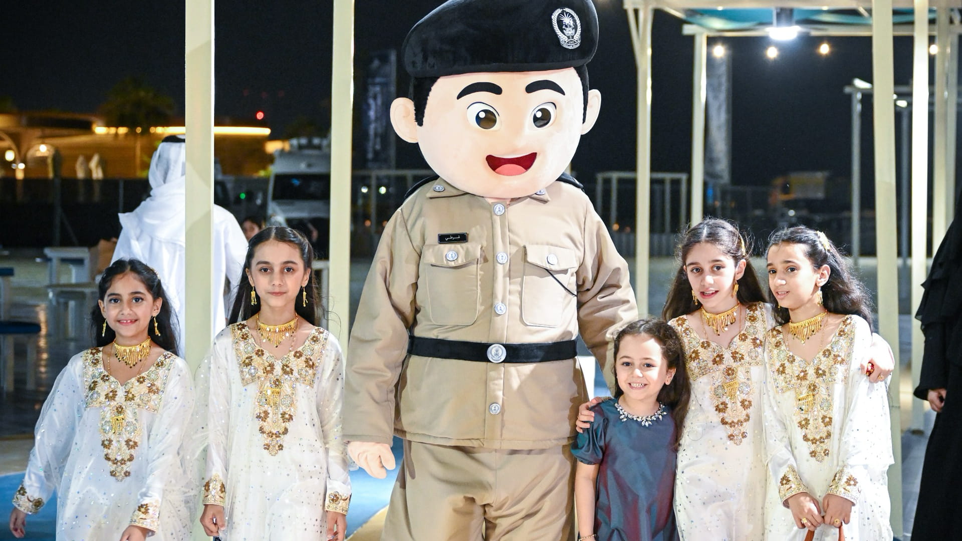 صورة بعنوان: شرطة الشارقة تعزز حضورها المجتمعي في مهرجان صير بونعير 