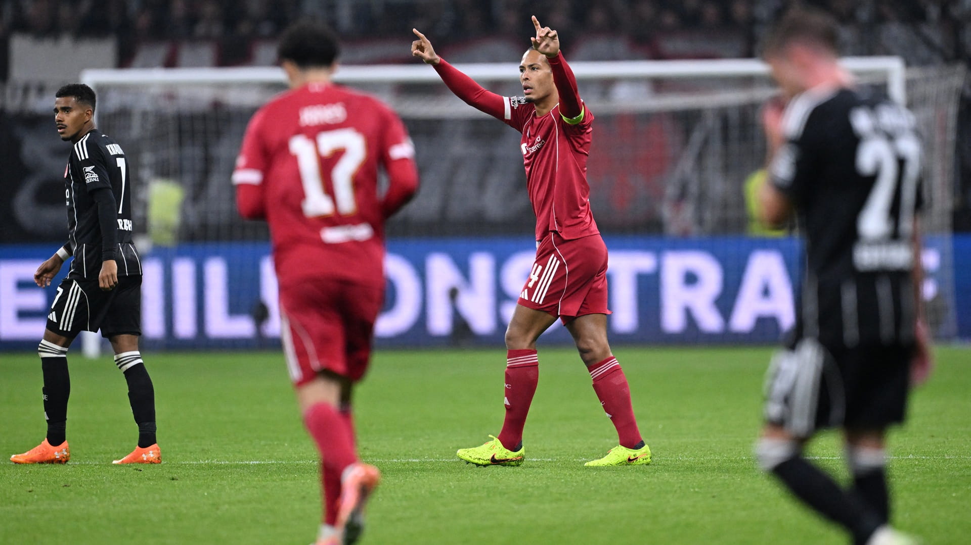 ليفربول يقسو على فرانكفورت في دوري أبطال أوروبا 