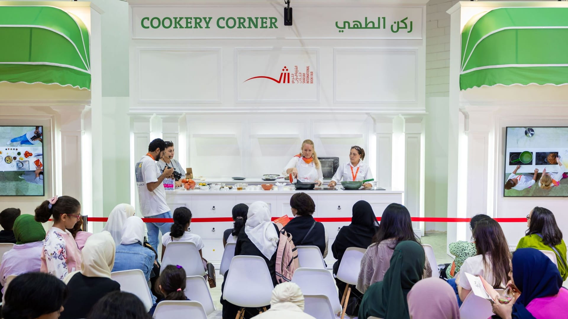 صورة بعنوان: 14 طاهياً عالمياً يقدمون 35 جلسة طبخ حي في "الشارقة للكتاب 2025"  