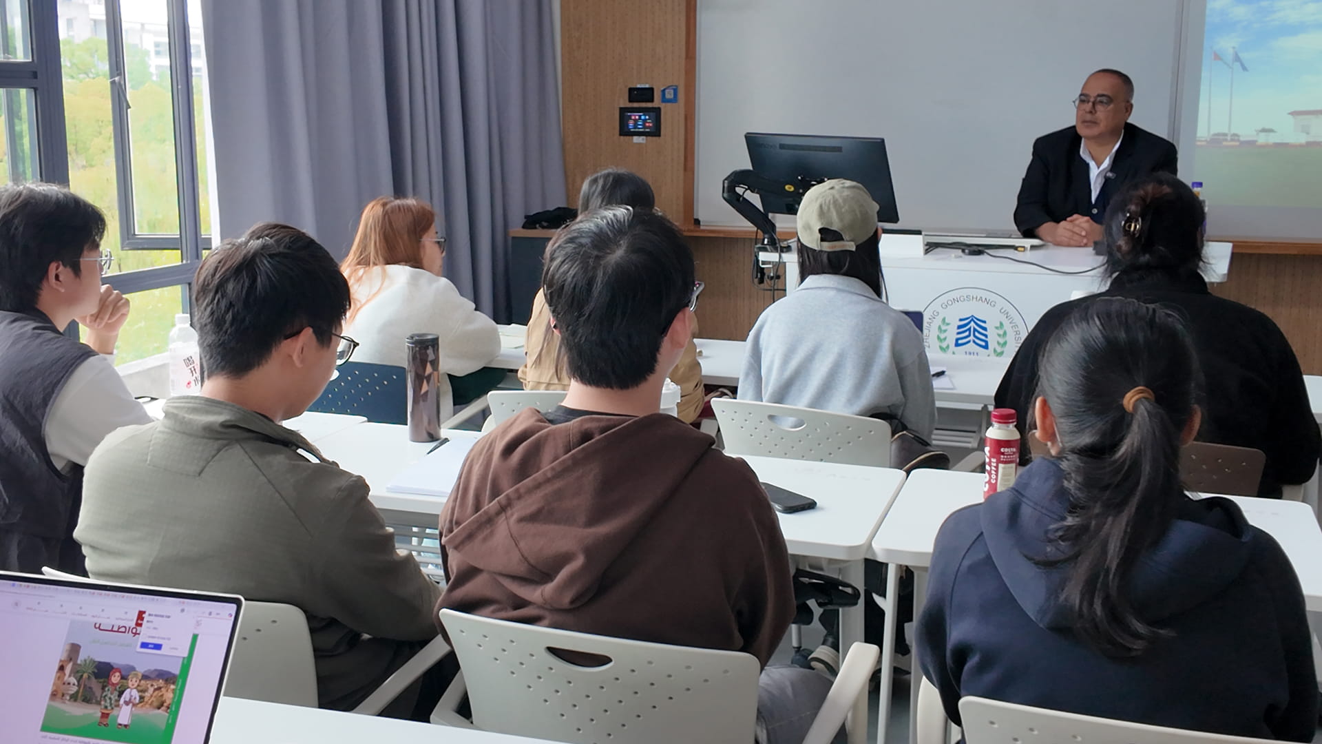 SIH enhances academic cooperation with Zhejiang University