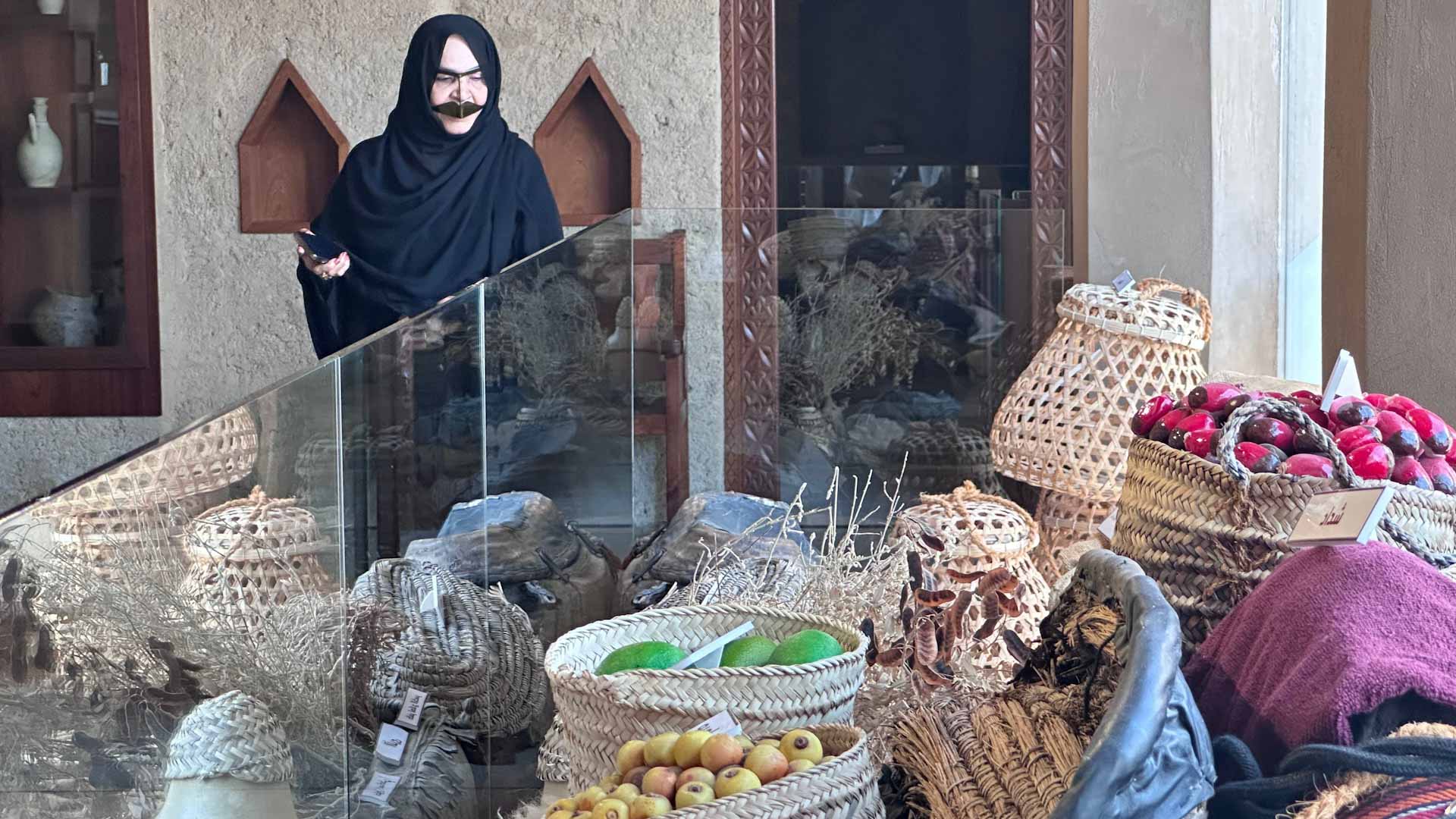 الشارقة للتراث يستقبل وفداً من مؤسسة التنمية الأسرية في حصن الذيد 