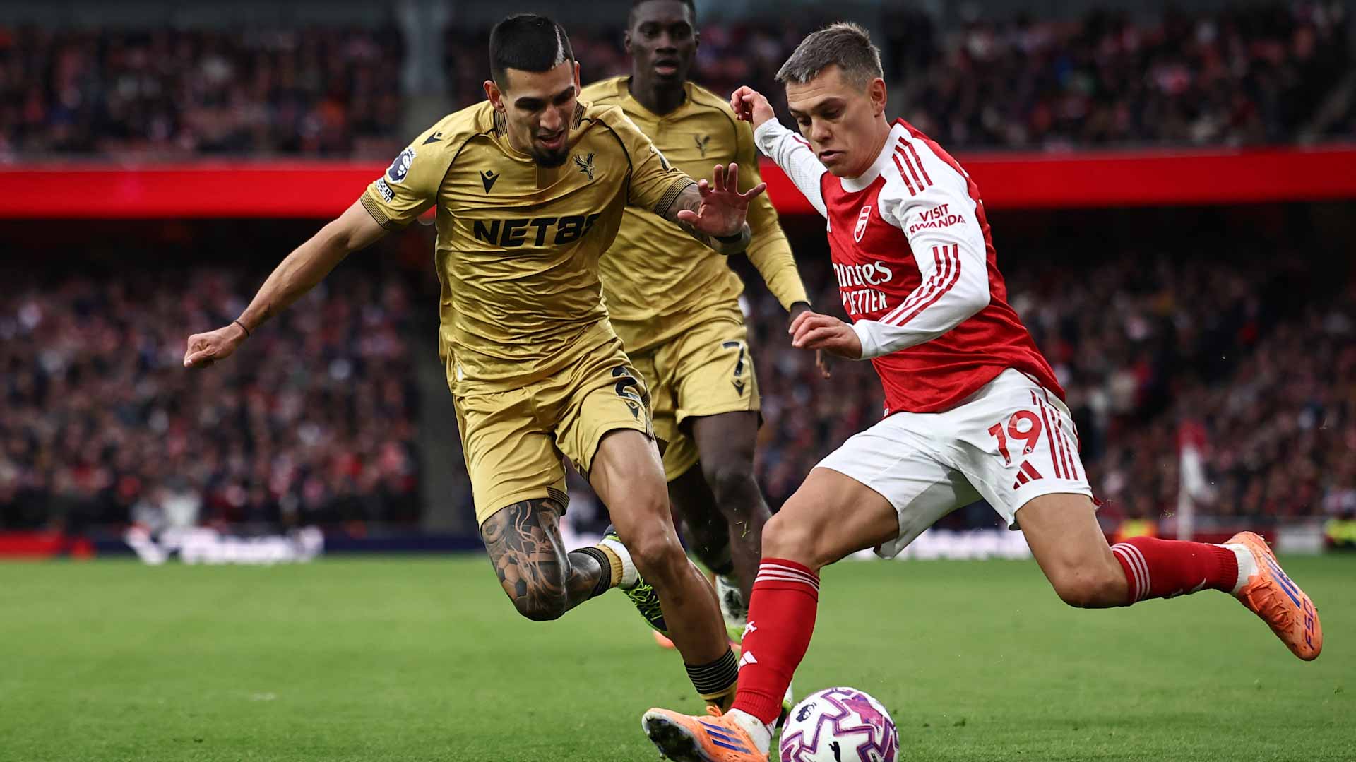 أرسنال يعزز صدارته للدوري الإنجليزي الممتاز  