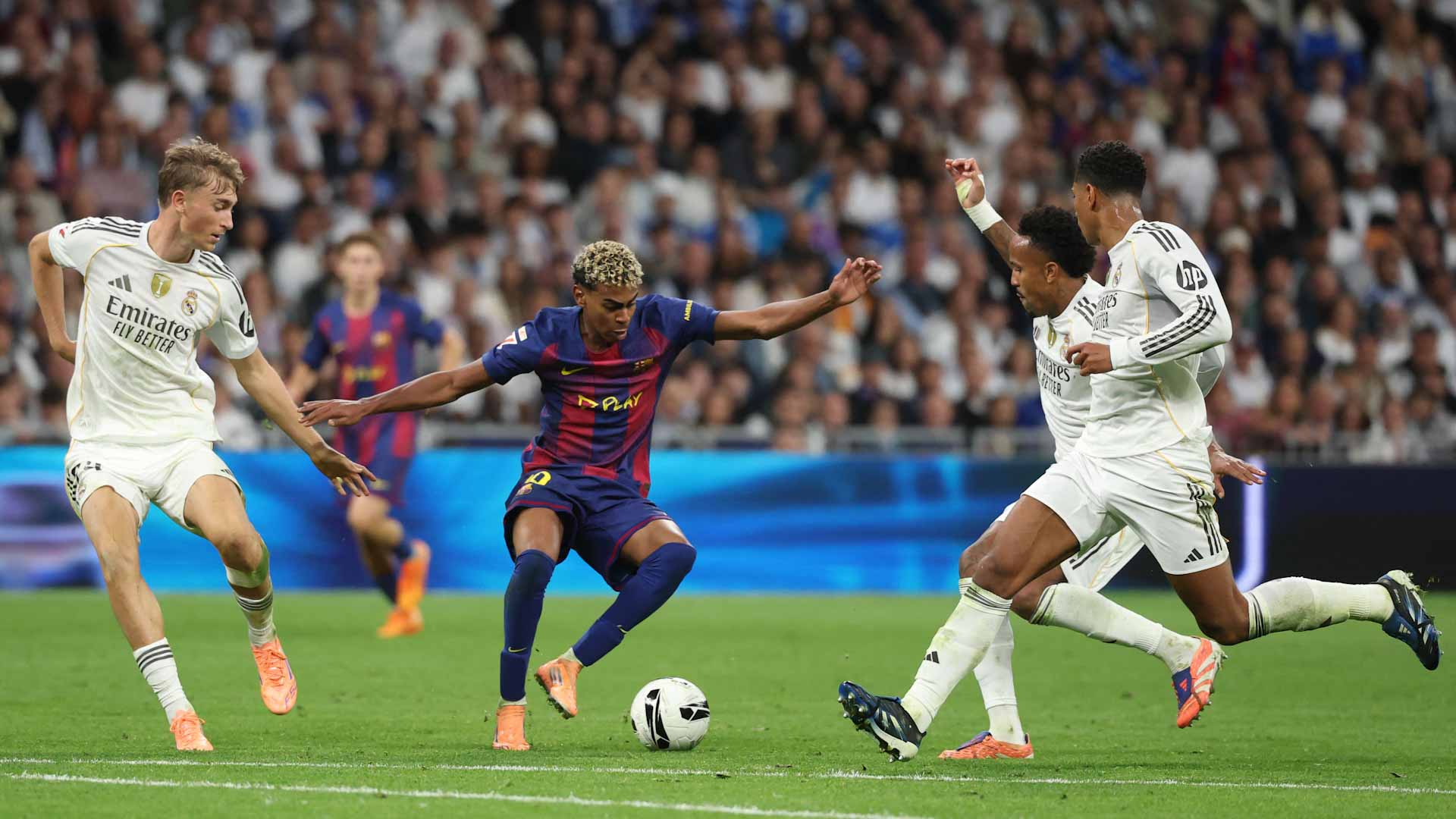 ريال مدريد يحسم الكلاسيكو بفوزه على غريمه برشلونة  