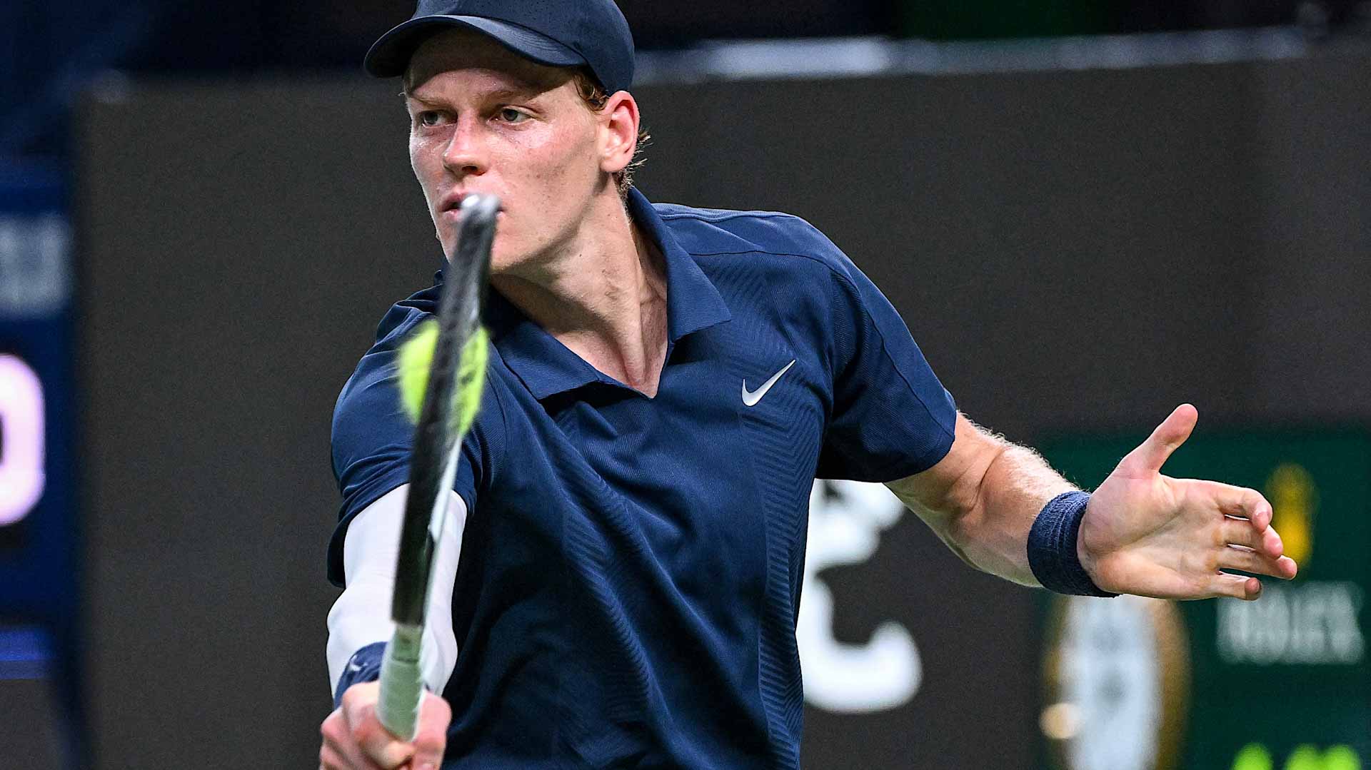 الإيطالي سينر يتوج بلقب بطولة فيينا للتنس  