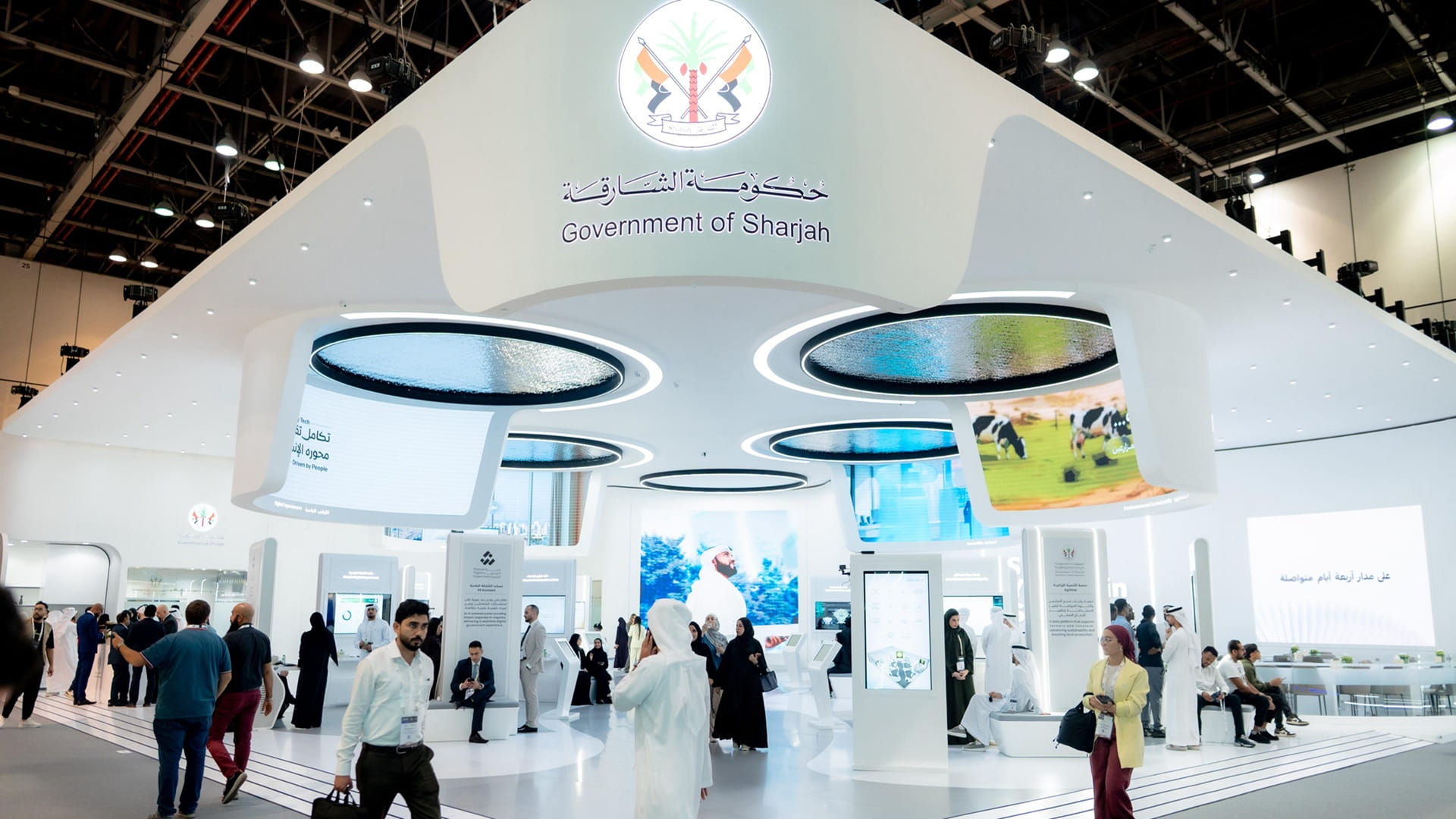 الشارقة تكرّس ريادتها الرقمية بـ31 ألف زائر و14 خدمة في "جيتكس"