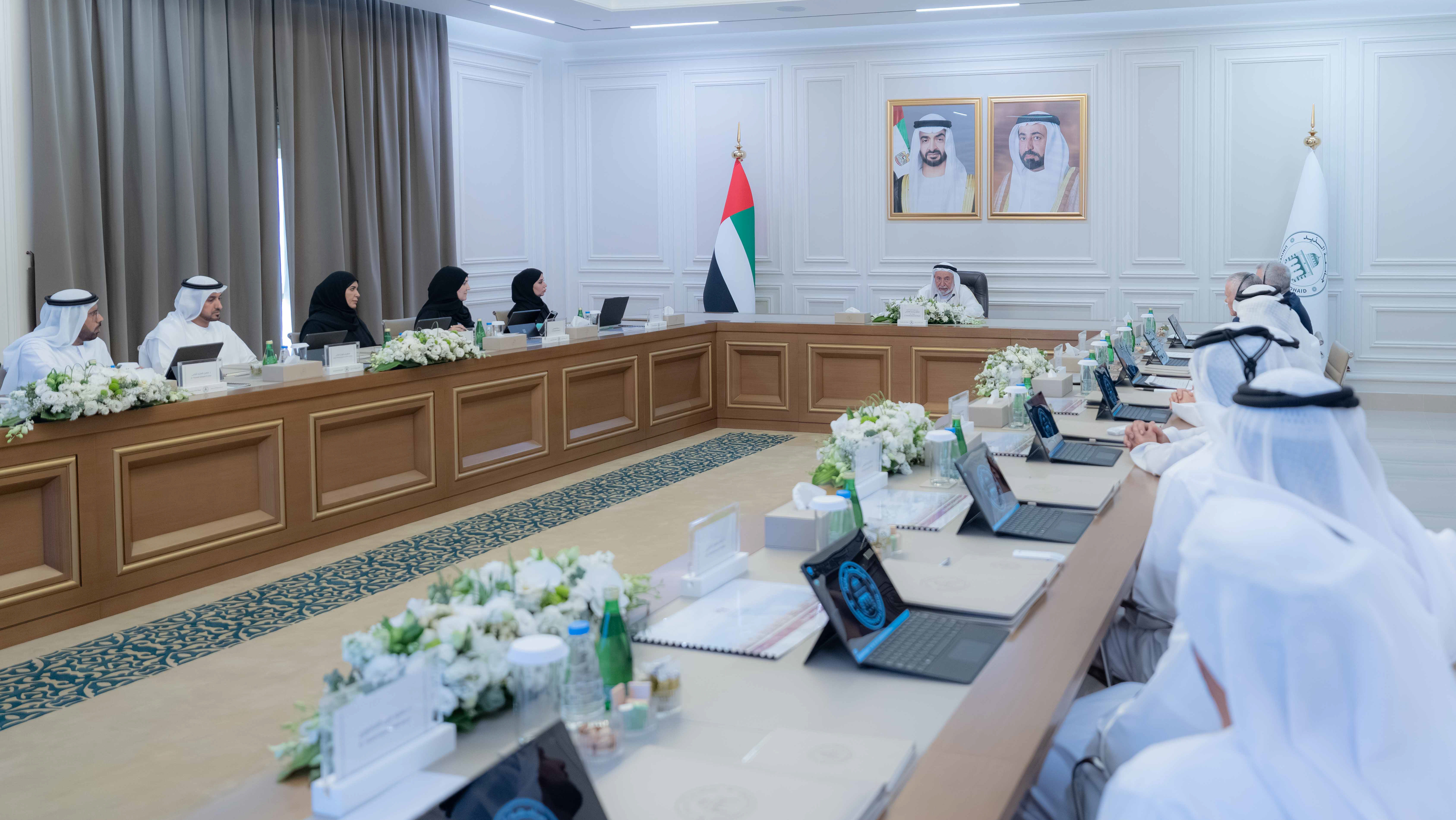 حاكم الشارقة يشيد بإنجازات جامعة الذيد ويؤكد دعم طلبتها حتى التخرج