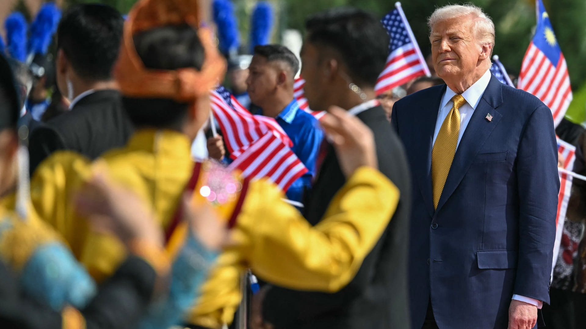 صورة بعنوان: ترامب يتجه إلى طوكيو لتعزيز التعاون التجاري والدفاعي 