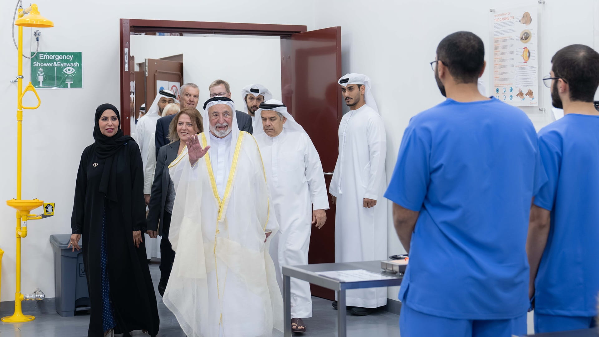 حاكم الشارقة يفتتح مختبرات كلية الطب البيطري في جامعة الذيد 