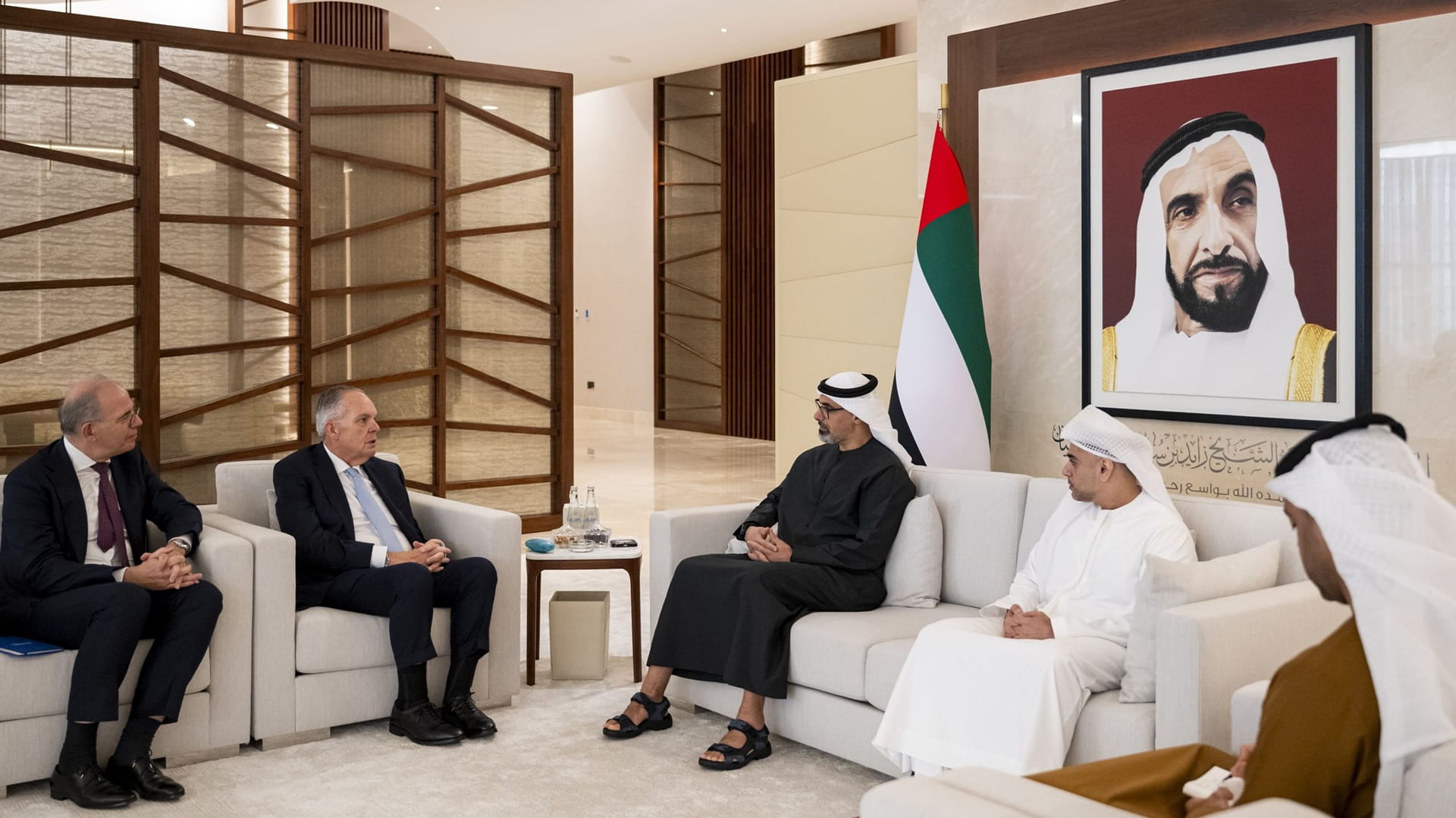 Khaled bin Mohamed discusses cooperation with State Street 