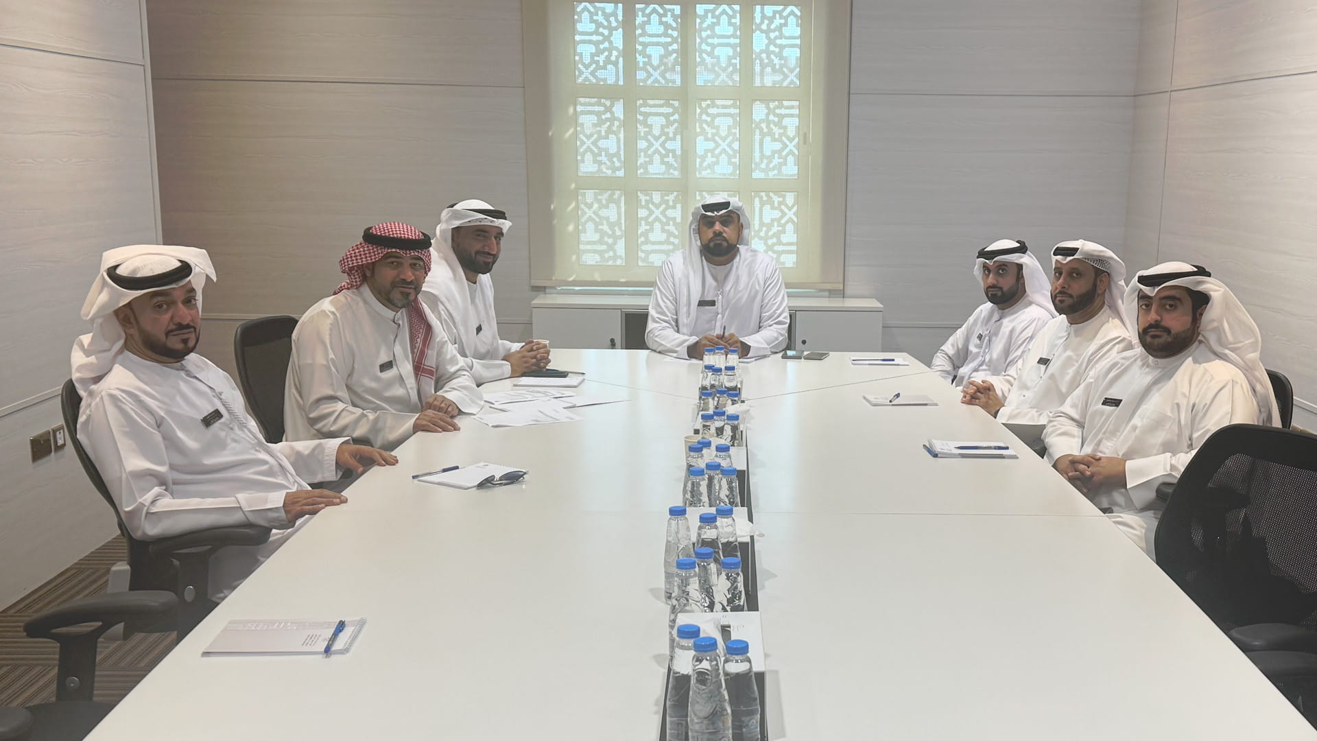 صورة بعنوان: مجلس ضاحية الخروس يناقش مبادراته وتحضيراته لعيد الاتحاد الـ 54 