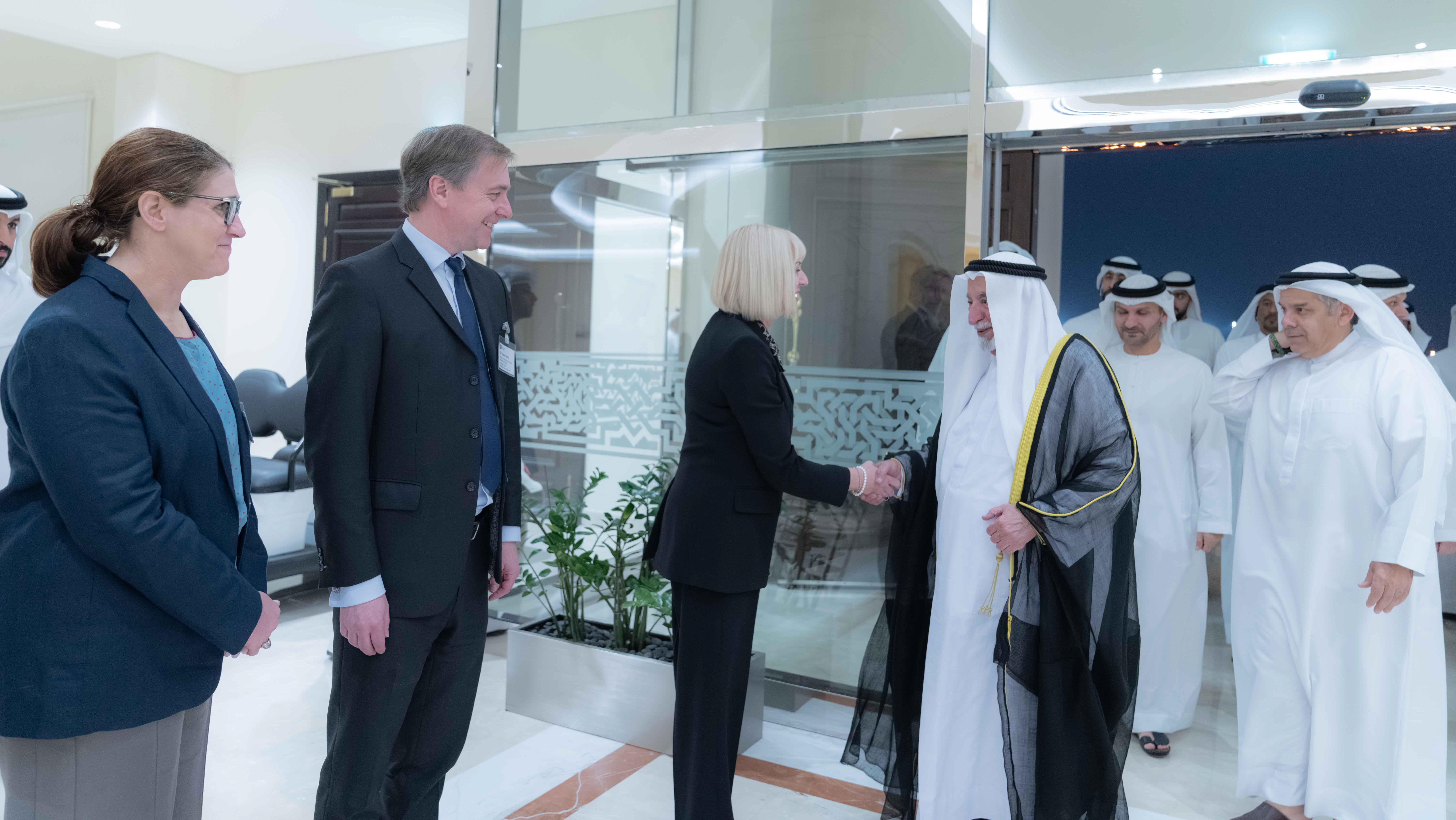 حاكم الشارقة يشهد حفل رابطة خريجي جامعة إكستر البريطانية في الخليج