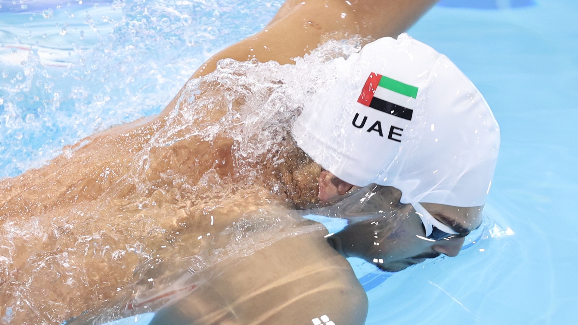 سبّاح الإمارات حسين شوقي يتوّج بذهبية 50 م فراشة في آسيوية الشباب 