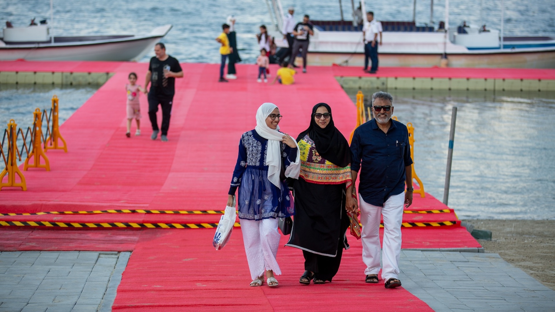 هيئة الشارقة للكتاب توفر حافلات ورحلات بحرية لنقل زوار معرض الكتاب 