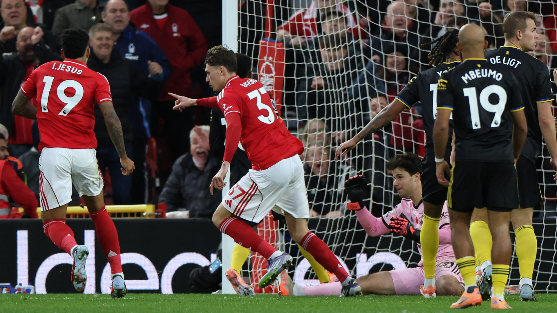 مانشستر يونايتد يسقط بفخ التعادل أمام نوتنغهام في الدوري الإنجليزي