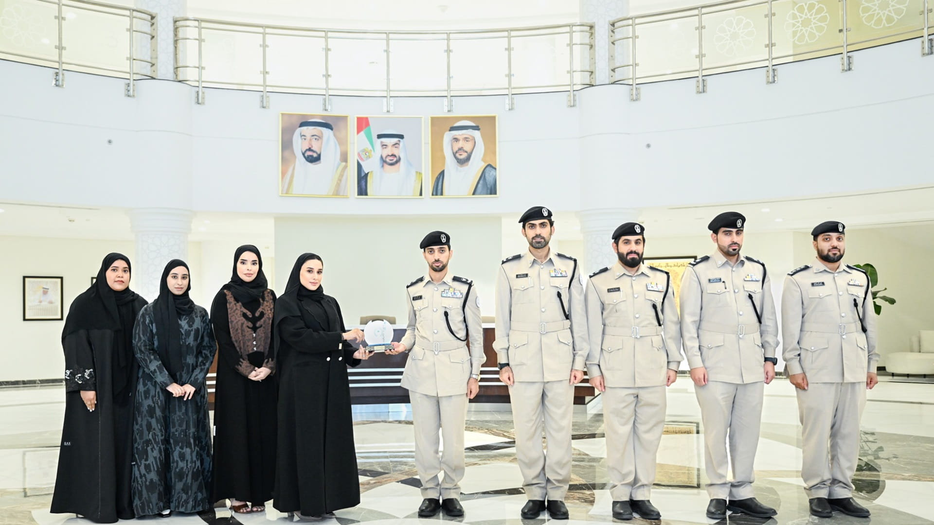 شرطة الشارقة ودائرة المالية تتعاونان لتعزيز الابتكار والتميز