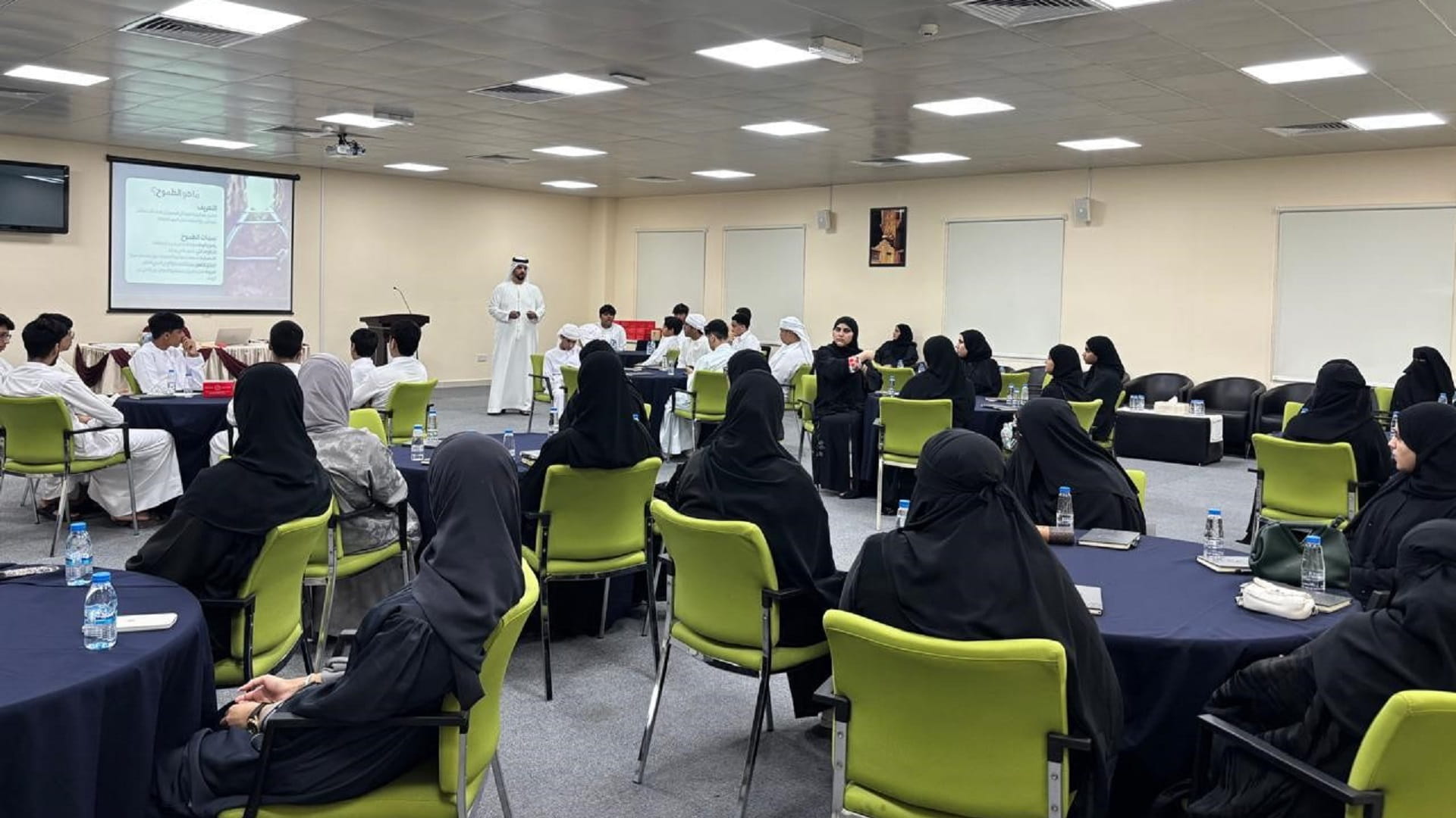 "الشارقة للتمكين الاجتماعي" تنظم جلسة إرشاد أكاديمي لمنتسبيها