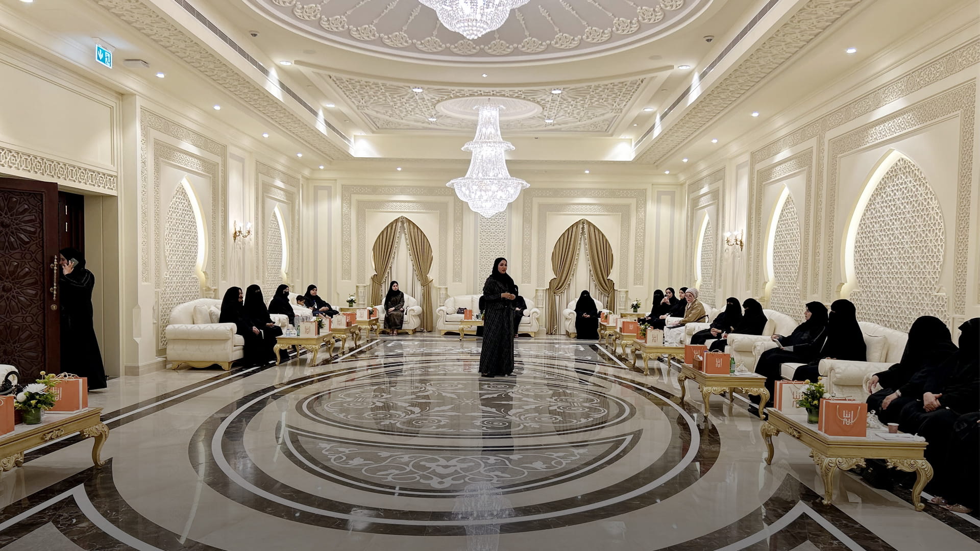 "اجتماعية الشارقة" تنظم جلسة عصف ذهني للارتقاء بخدمات مركز "إنتاج" 