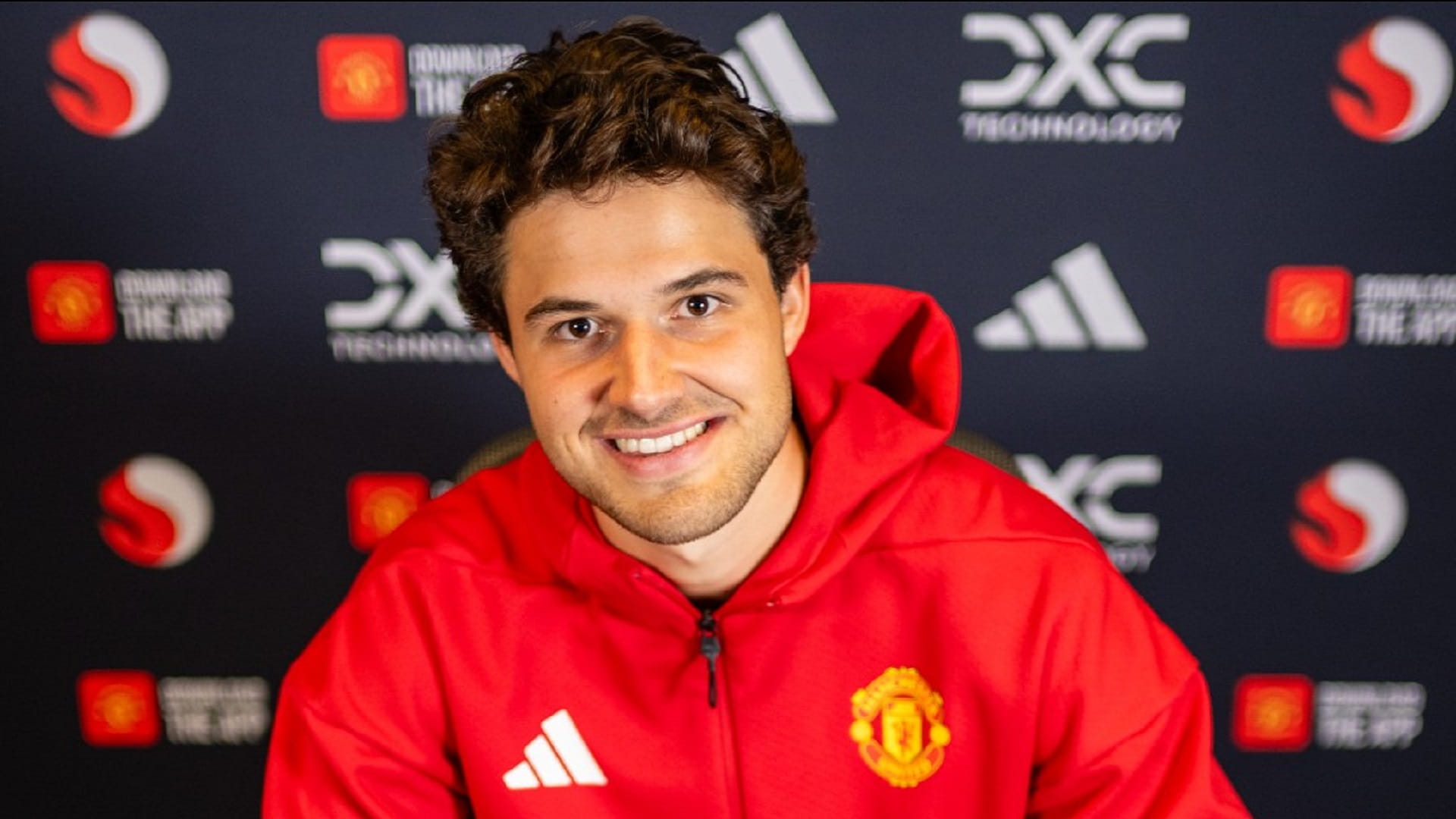 مانشستر يونايتد يتعاقد مع الحارس لامينس  