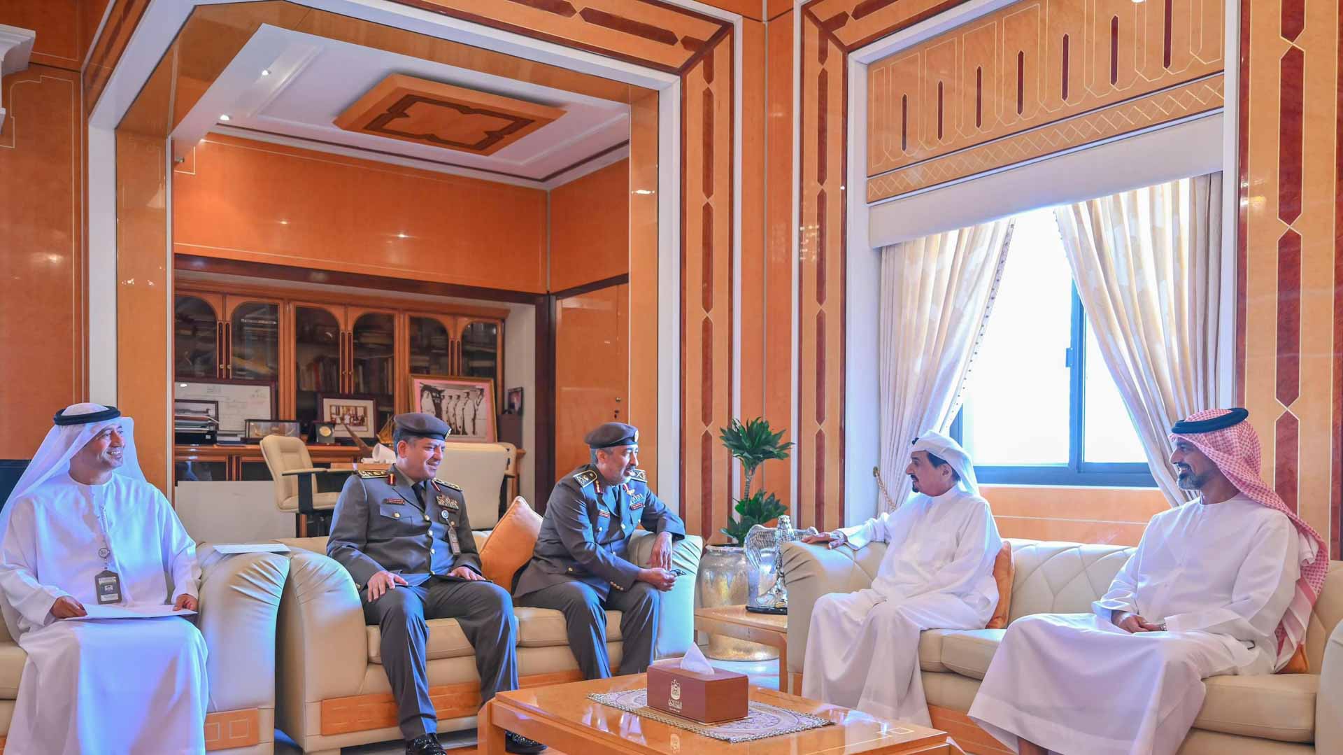 حميد بن راشد يطلع على إستراتيجيات "الهوية وأمن المنافذ"