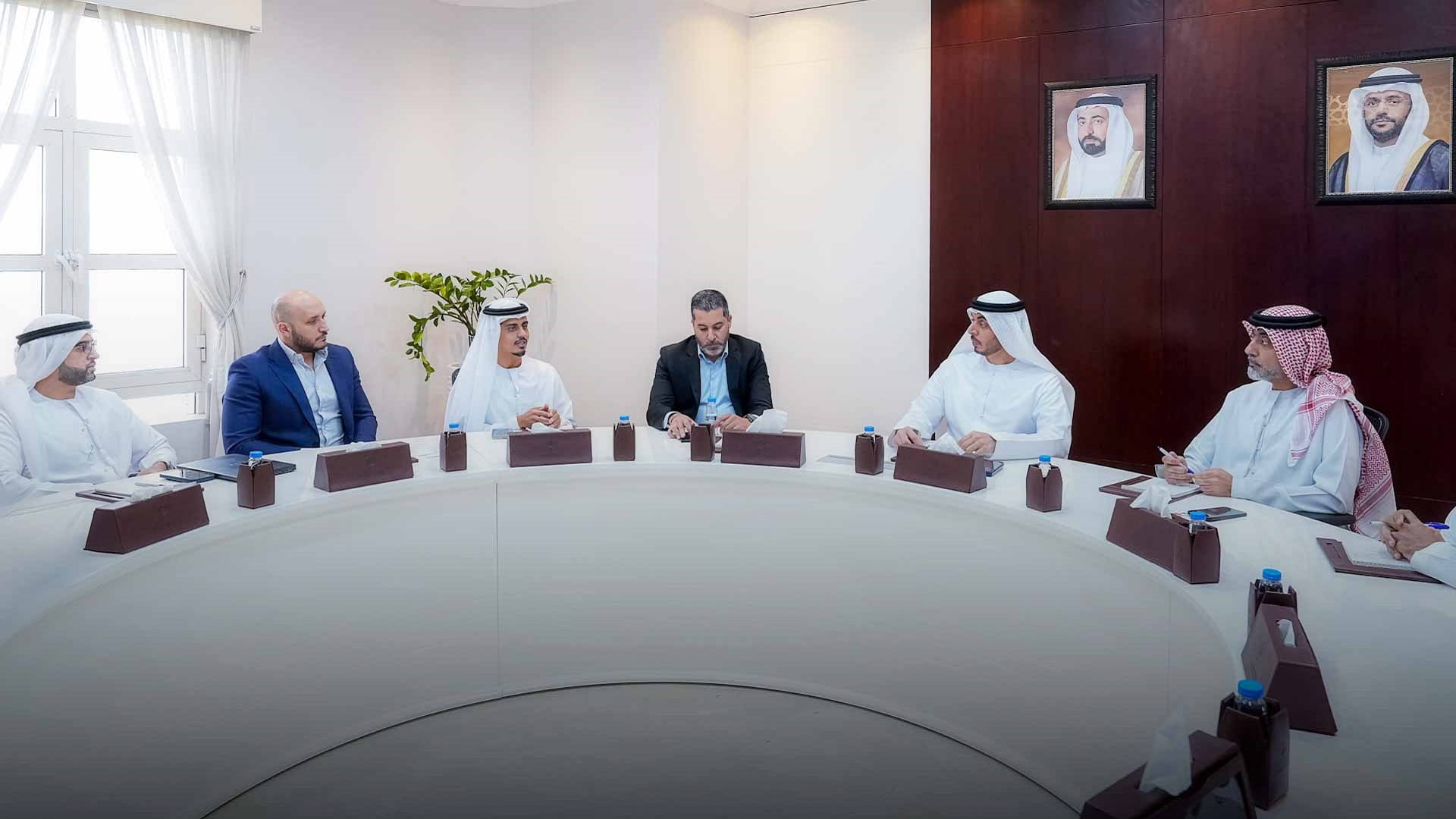 "اقتصادية الشارقة" تبحث مع "بريد الإمارات" تعزيز العمل المشترك