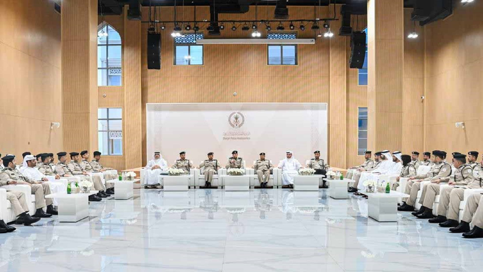مجلس القيادة العليا بشرطة الشارقة يستعرض الأداء الاستراتيجي 
