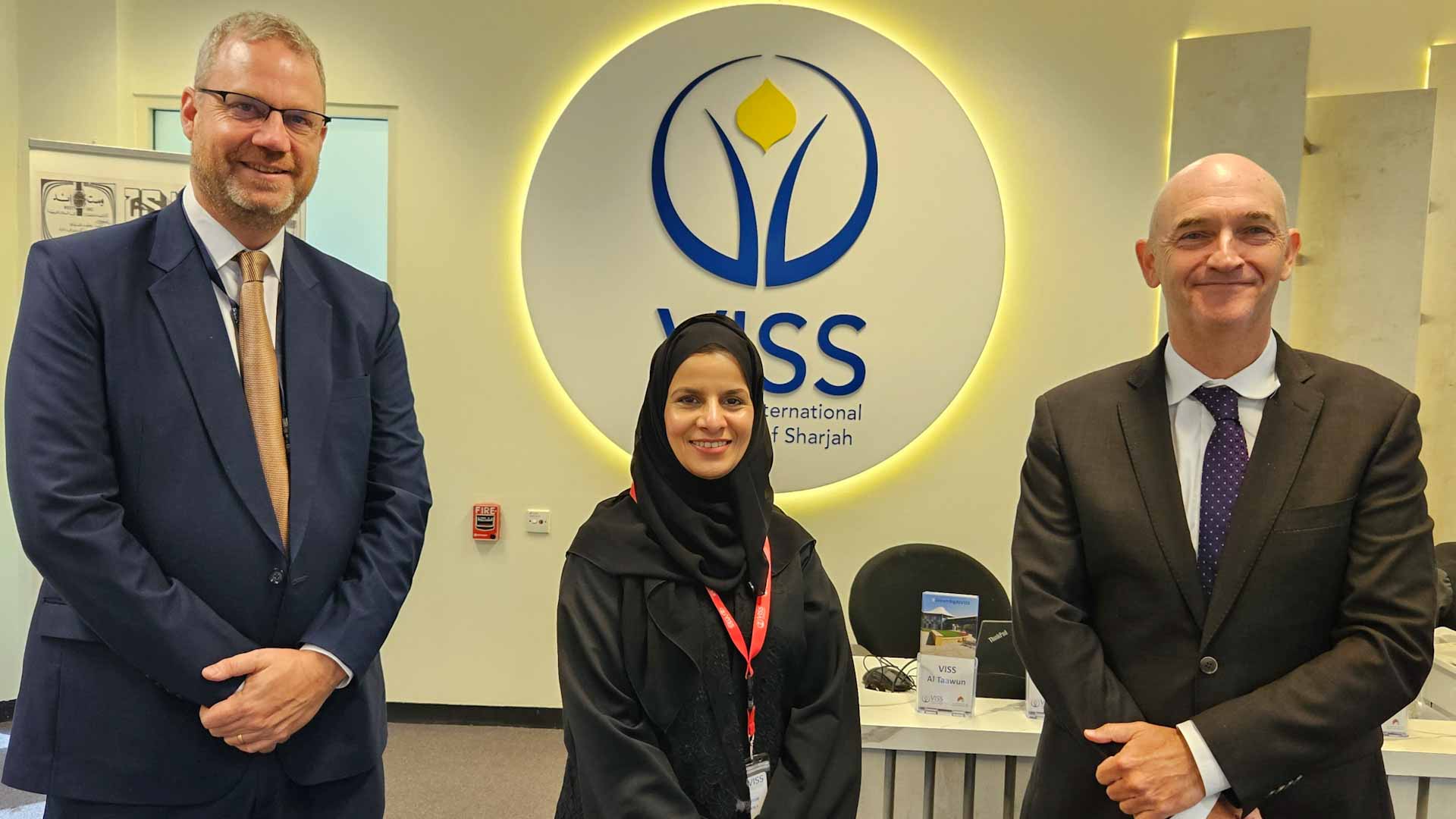 مدرسة فكتوريا الدولية بالشارقة تبحث التعاون مع شركة "آبل"