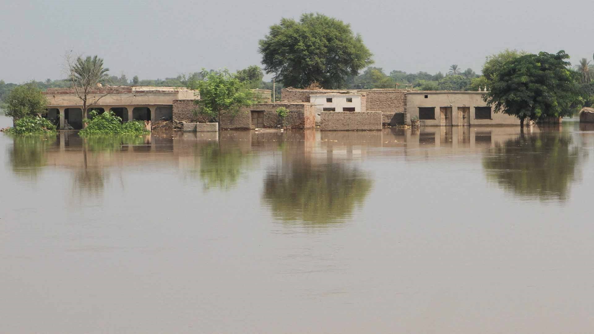باكستان: وفاة 5 أشخاص إثر انقلاب قارب خلال فيضان في إقليم البنجاب