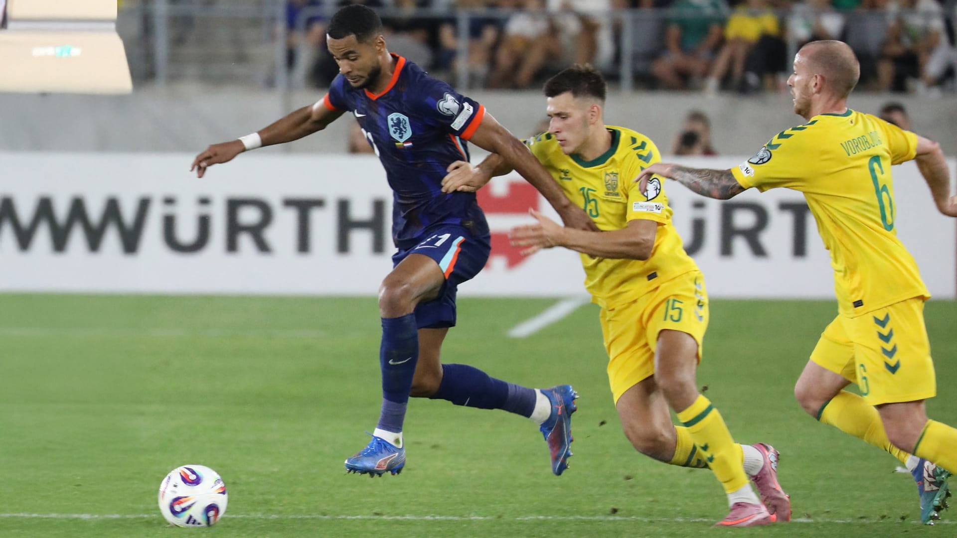 هولندا تتصدر المجموعة السابعة في تصفيات أوروبا المؤهلة للمونديال 