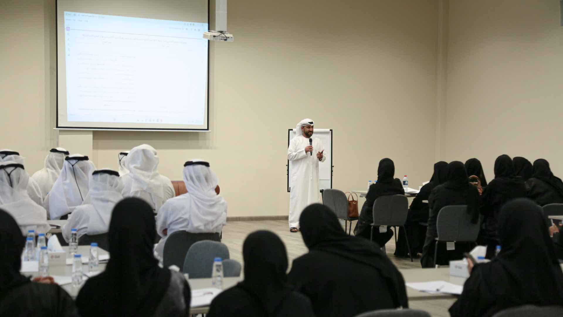 "موارد الشارقة" تنفذ ورشاً لشرح تعديلات اللائحة التنفيذية 