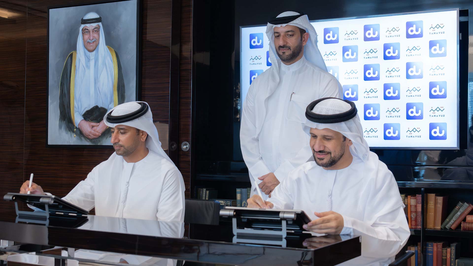 Sultan bin Ahmed witnesses agreement between “Tamayuz” and du 