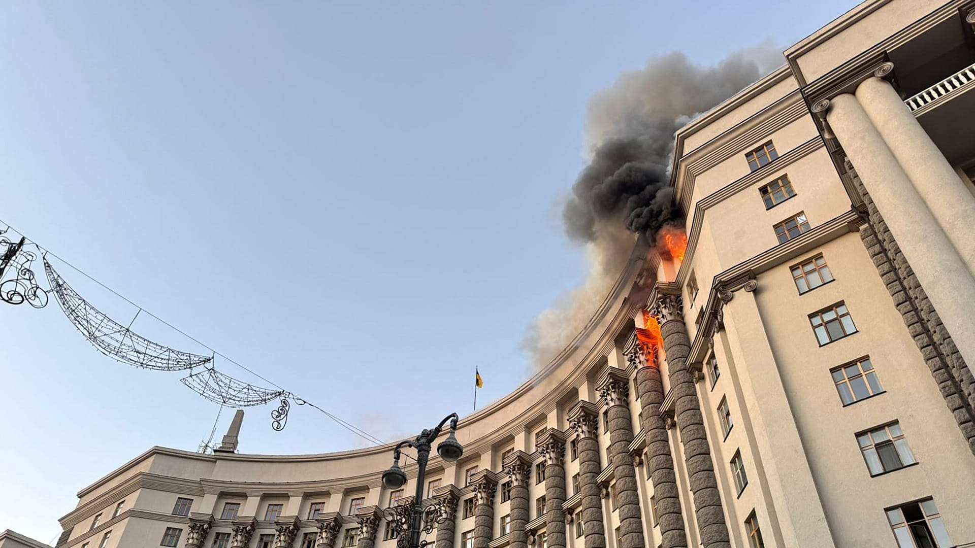 تضرر مقر الحكومة الأوكرانية بأكبر هجوم جوي روسي منذ اندلاع الحرب 