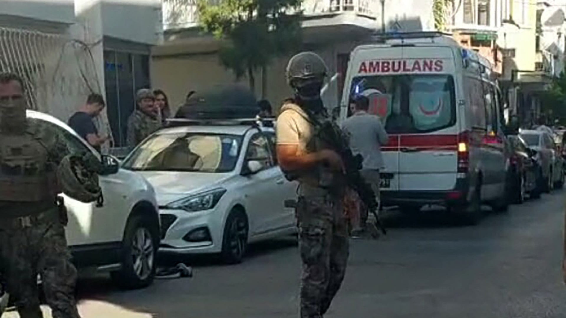 وفاة شرطيين تركيين وإصابة آخر بهجوم على مركز أمني في إزمير 