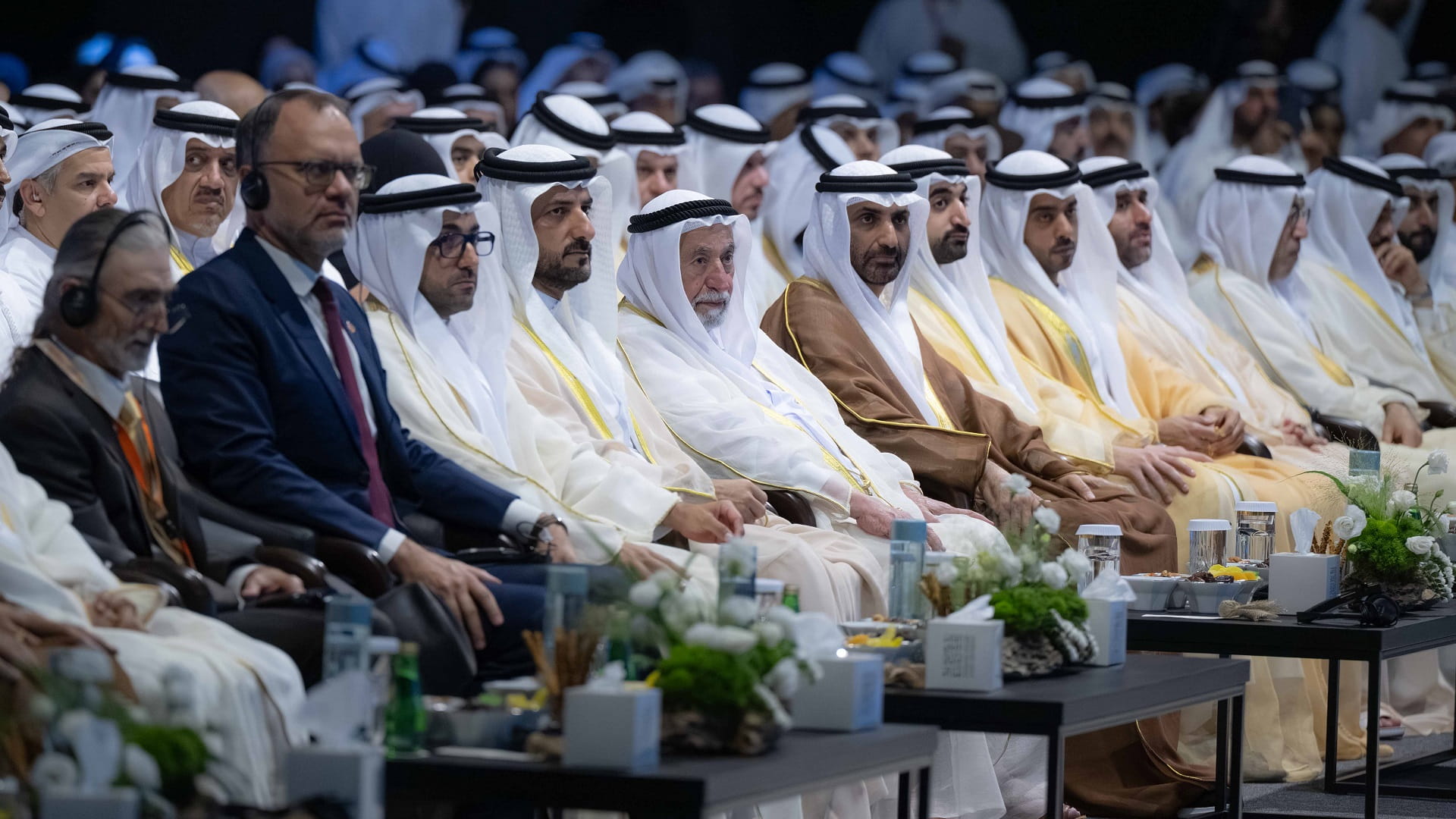 سلطان القاسمي يشهد خطابين ملهمين بالمنتدى الدولي للاتصال الحكومي 