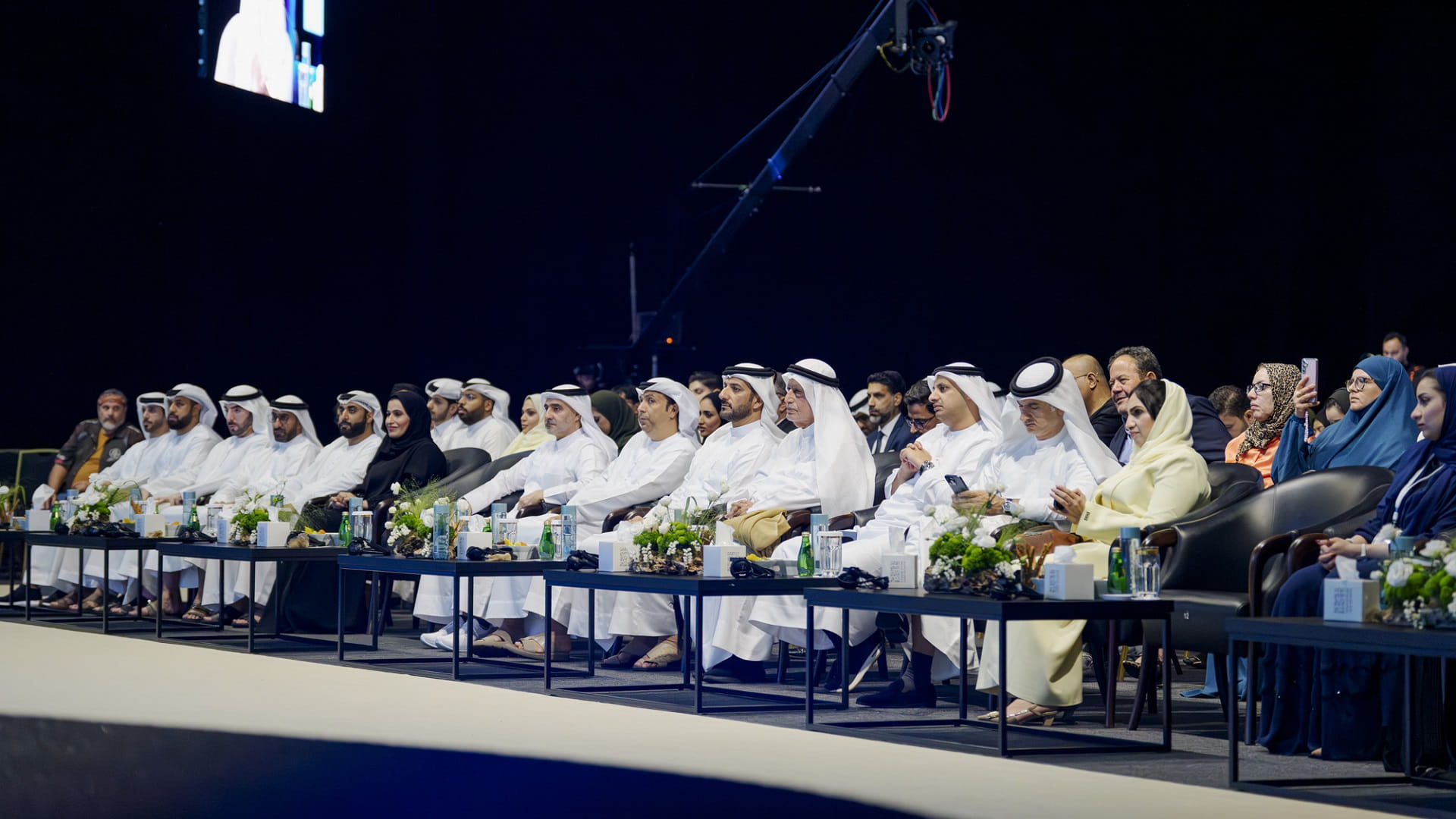 سلطان بن أحمد يشهد جلسة "كيفية التحول إلى مدن ذكية ومستدامة" 