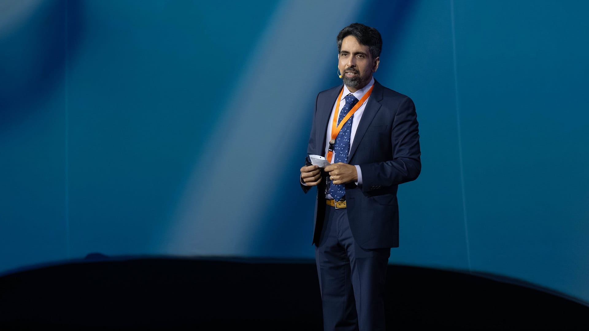 سلطان القاسمي يشهد خطابين ملهمين بالمنتدى الدولي للاتصال الحكومي