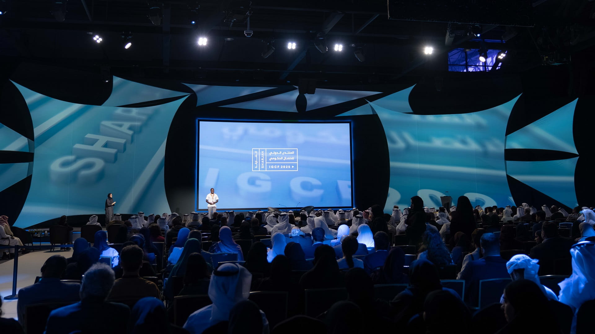 سلطان القاسمي يشهد خطابين ملهمين بالمنتدى الدولي للاتصال الحكومي